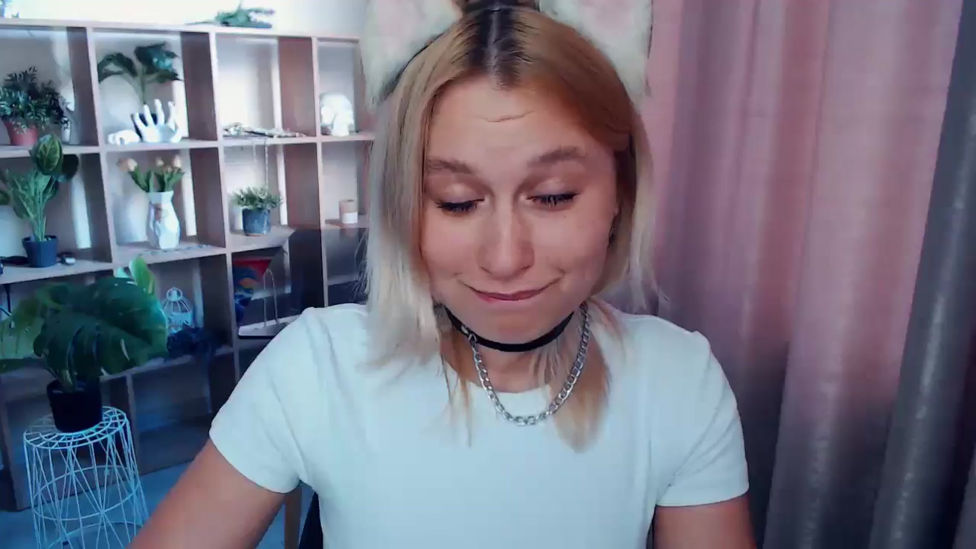 Gallery image thumbnail from Kukla_kolduna's myfreecams stream on, 05/18/2025, 18:11 image 8 of 20
