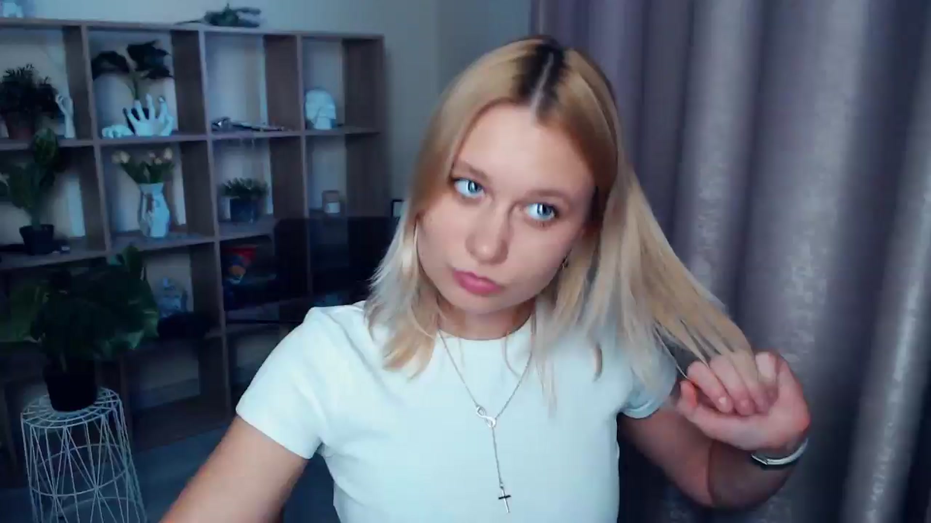Gallery image thumbnail from Kukla_kolduna's myfreecams stream on, 05/18/2025, 18:11 image 16 of 20