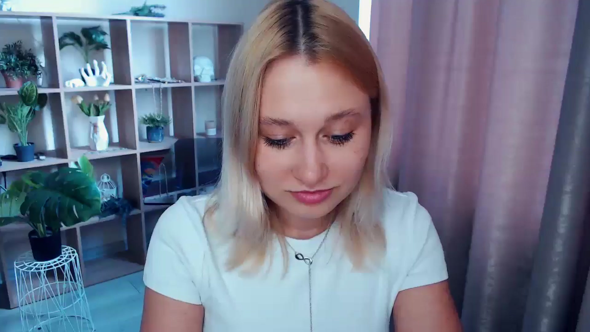 Gallery image thumbnail from Kukla_kolduna's myfreecams stream on, 05/18/2025, 18:11 image 6 of 20