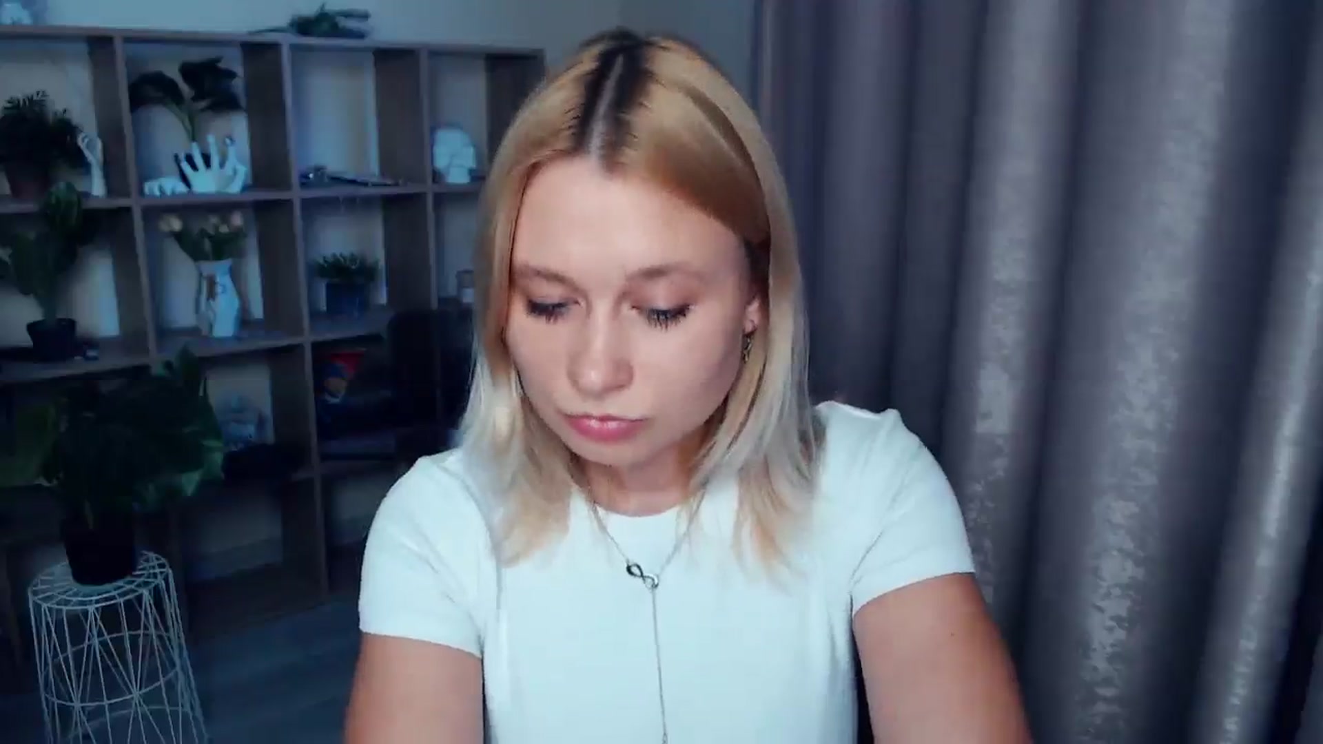 Gallery image thumbnail from Kukla_kolduna's myfreecams stream on, 05/18/2025, 18:11 image 17 of 20