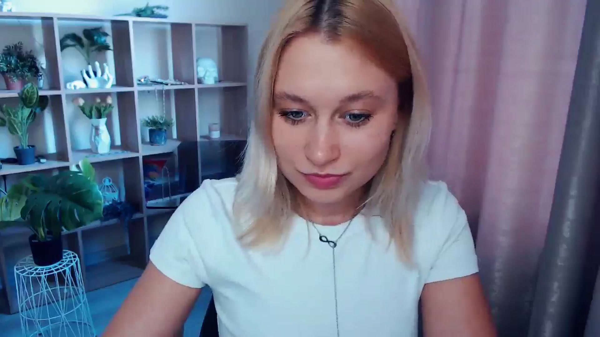 Gallery image thumbnail from Kukla_kolduna's myfreecams stream on, 05/18/2025, 18:11 image 4 of 20