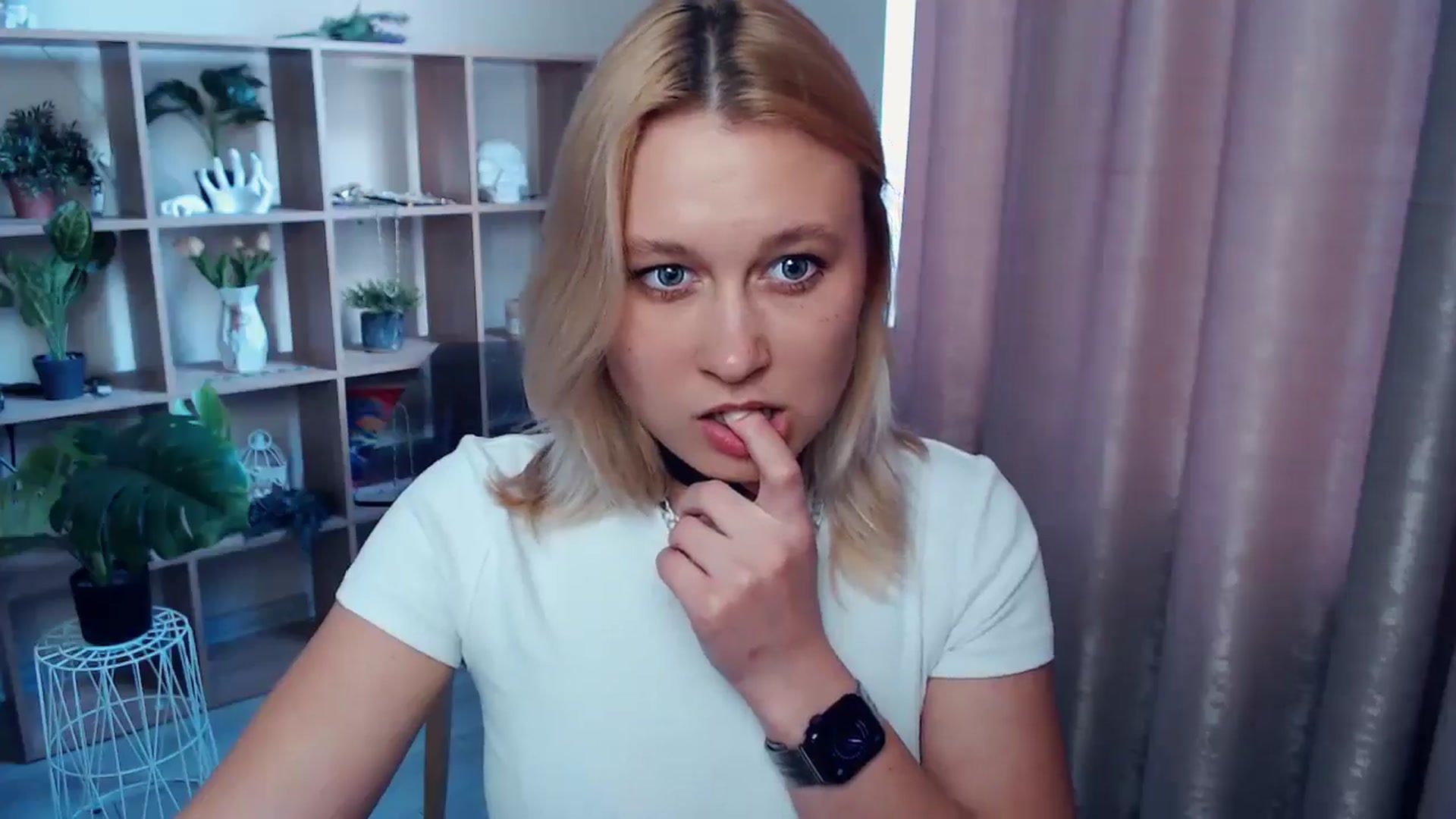 Gallery image thumbnail from Kukla_kolduna's myfreecams stream on, 05/18/2025, 18:11 image 11 of 20