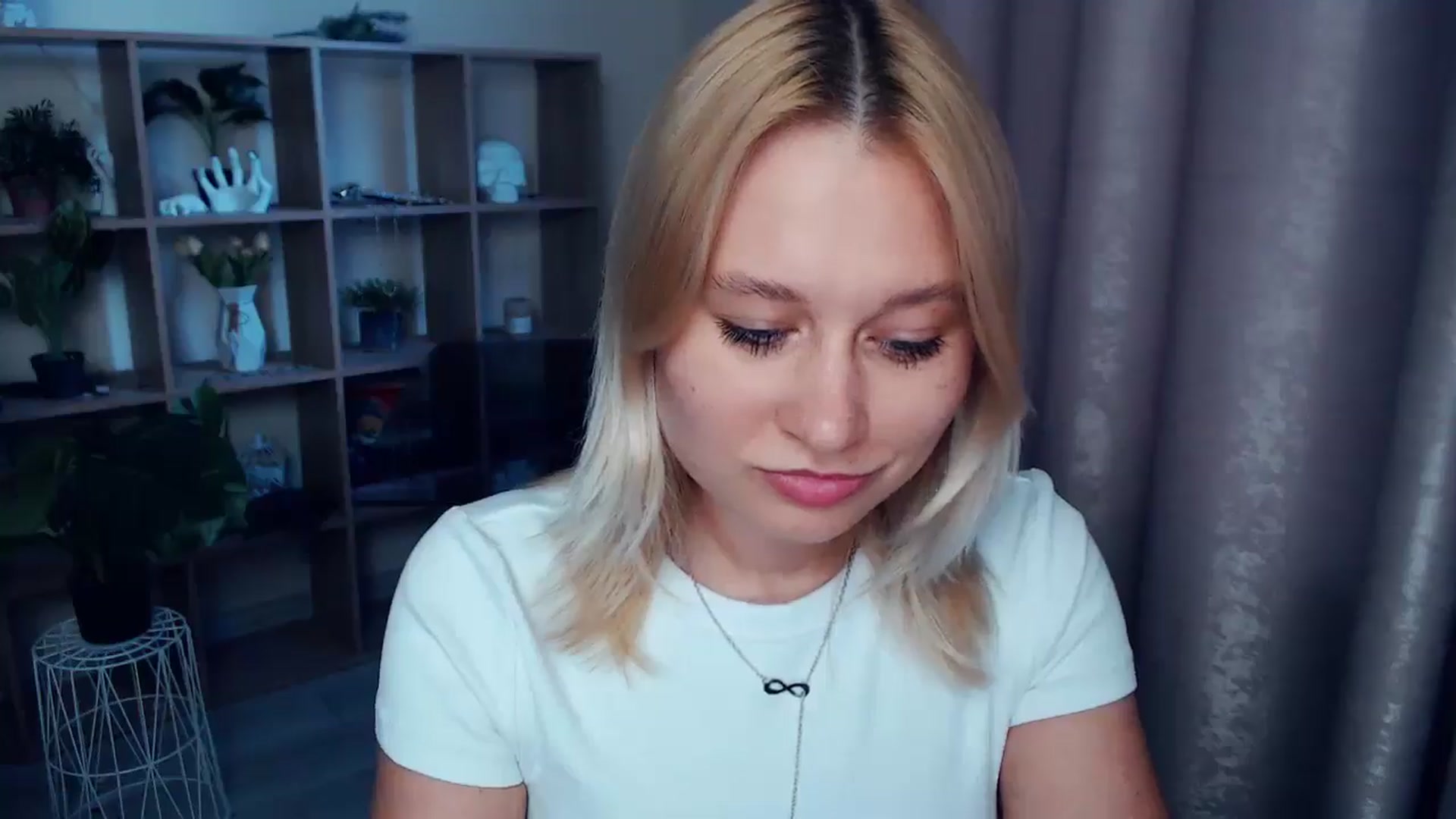 Gallery image thumbnail from Kukla_kolduna's myfreecams stream on, 05/18/2025, 18:11 image 13 of 20