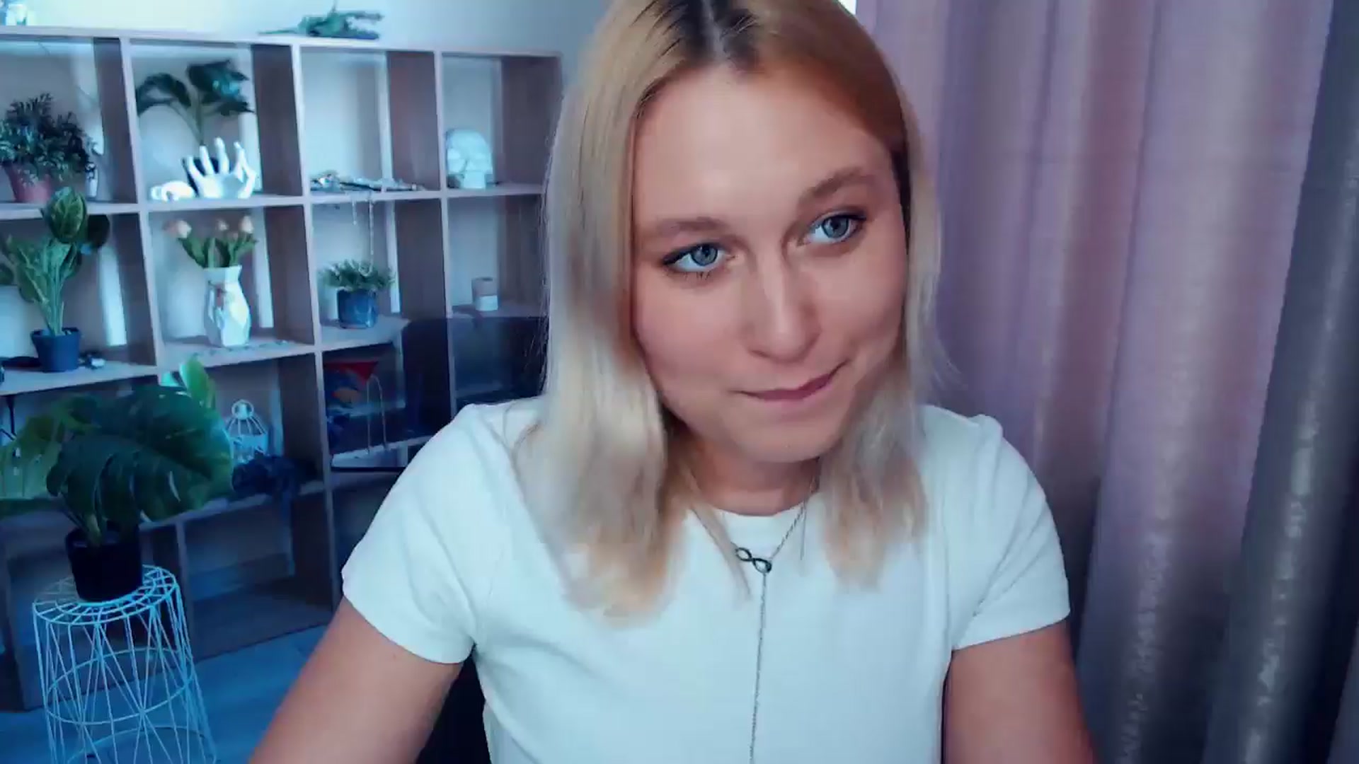 Gallery image thumbnail from Kukla_kolduna's myfreecams stream on, 05/18/2025, 18:11 image 7 of 20