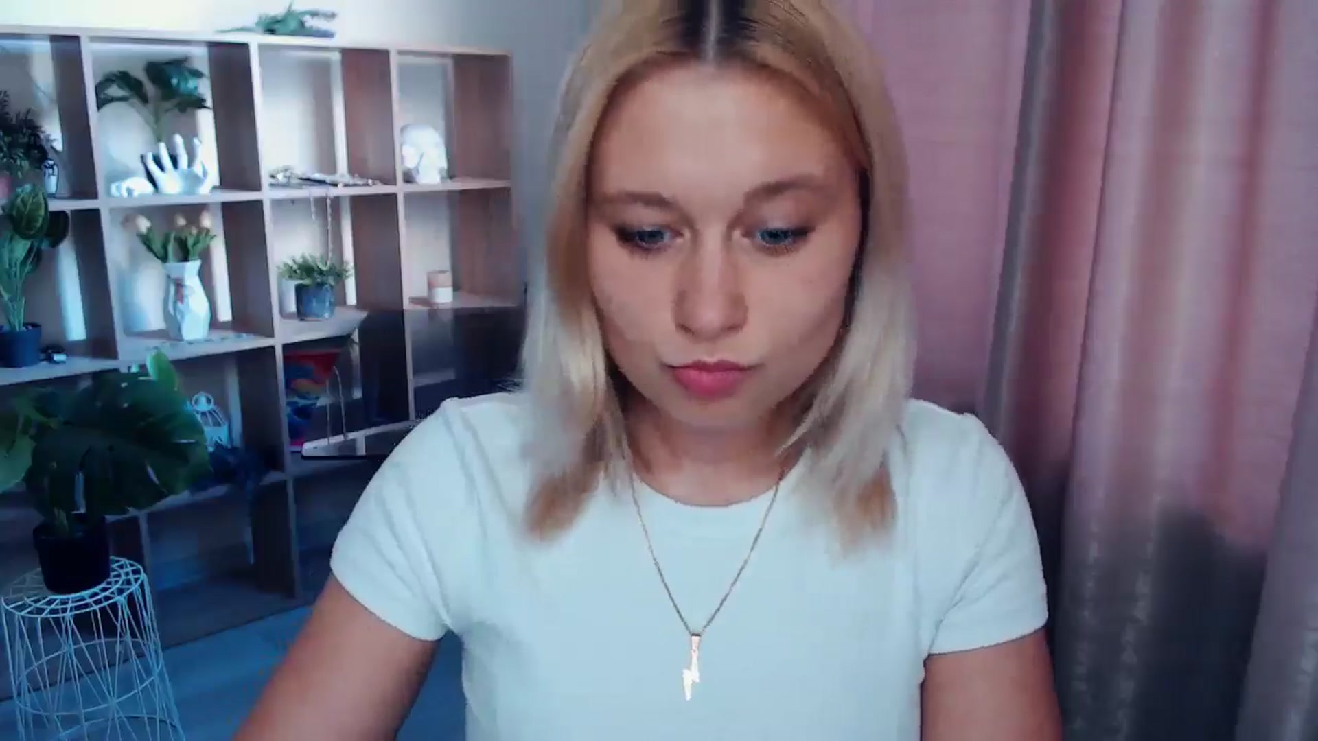 Gallery image thumbnail from Kukla_kolduna's myfreecams stream on, 05/21/2025, 16:34 image 16 of 20