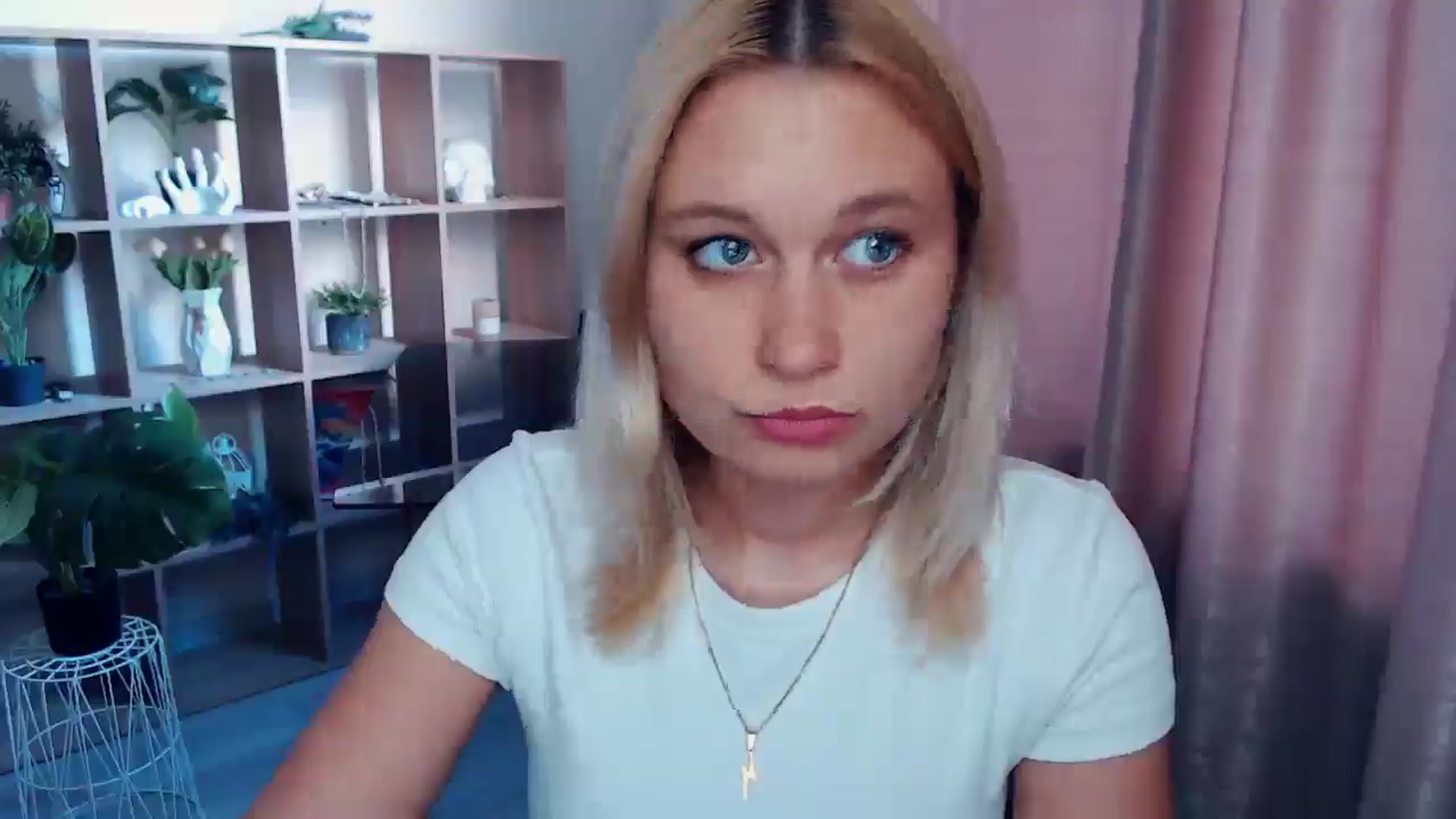 Gallery image thumbnail from Kukla_kolduna's myfreecams stream on, 05/21/2025, 16:34 image 13 of 20