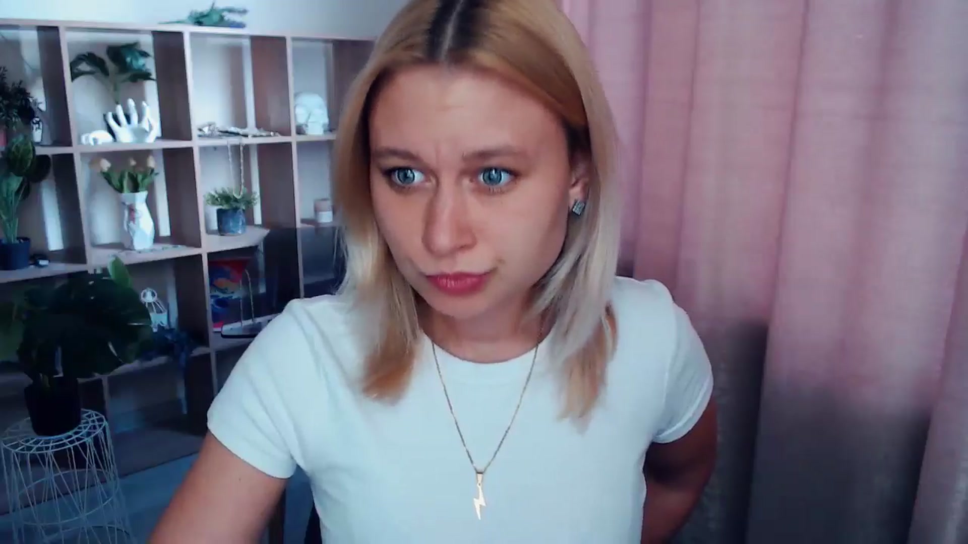 Gallery image thumbnail from Kukla_kolduna's myfreecams stream on, 05/21/2025, 16:34 image 5 of 20