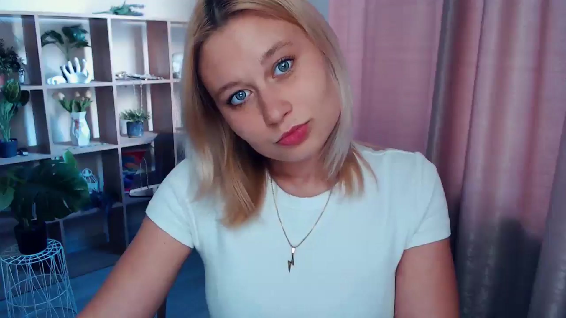 Gallery image thumbnail from Kukla_kolduna's myfreecams stream on, 05/21/2025, 16:34 image 15 of 20