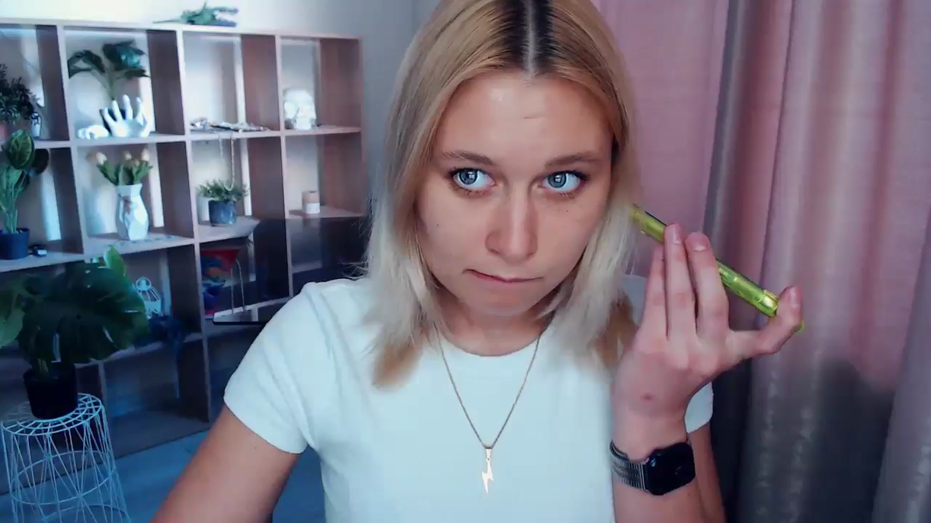 Gallery image thumbnail from Kukla_kolduna's myfreecams stream on, 05/21/2025, 16:34 image 18 of 20