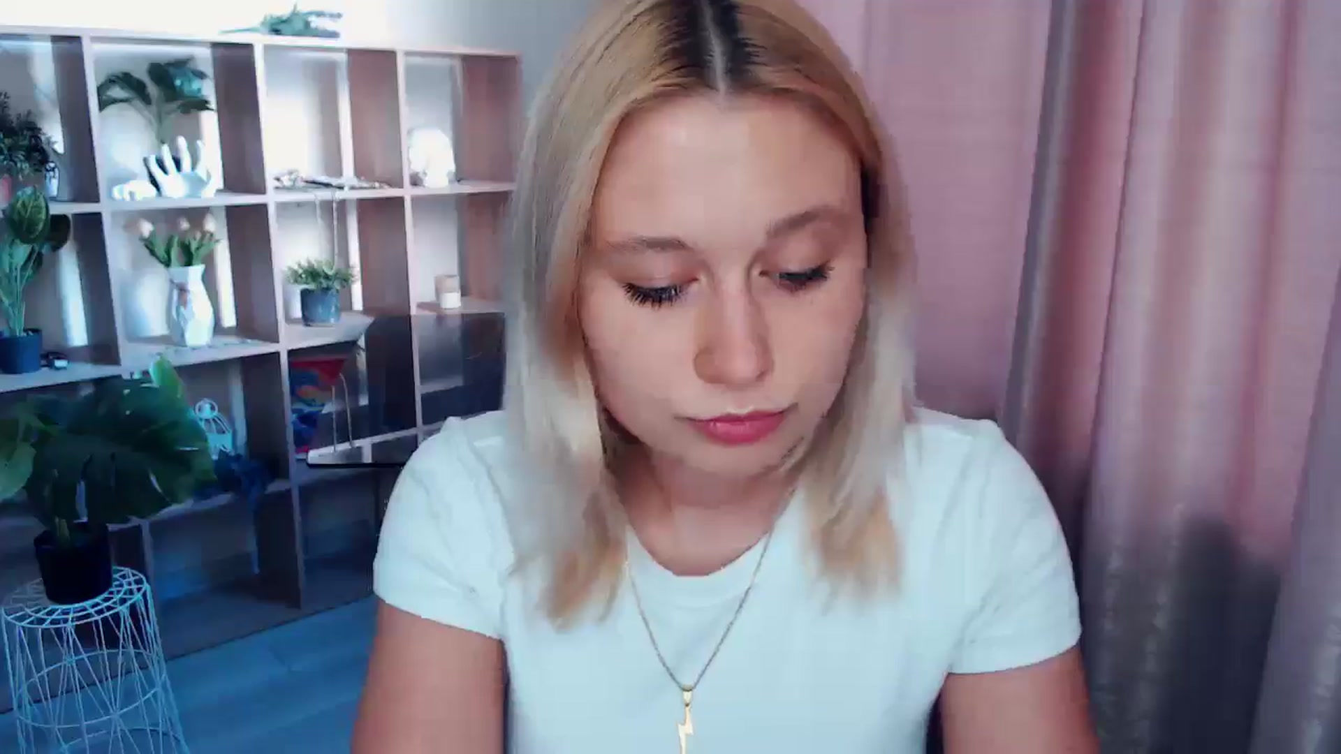 Gallery image thumbnail from Kukla_kolduna's myfreecams stream on, 05/21/2025, 16:34 image 10 of 20