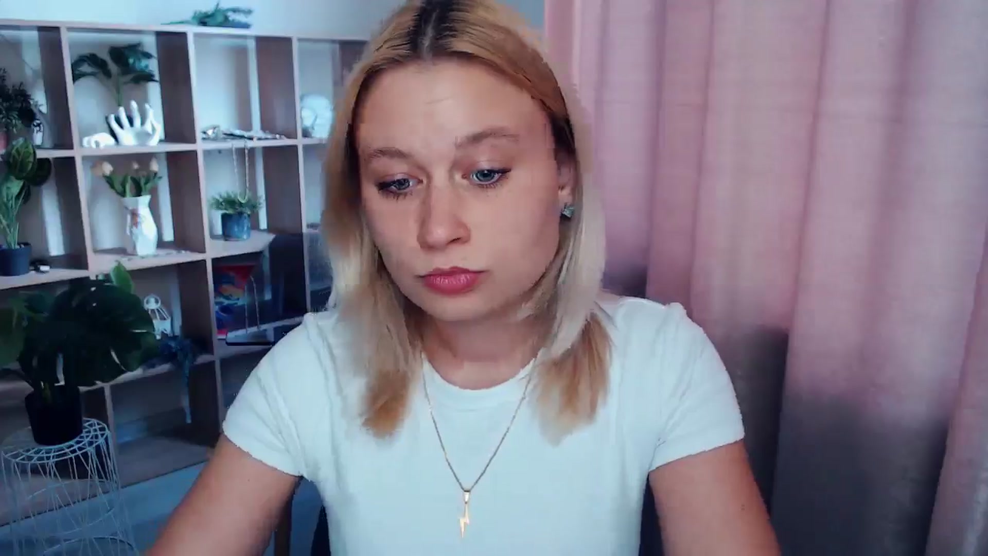 Gallery image thumbnail from Kukla_kolduna's myfreecams stream on, 05/21/2025, 16:34 image 3 of 20