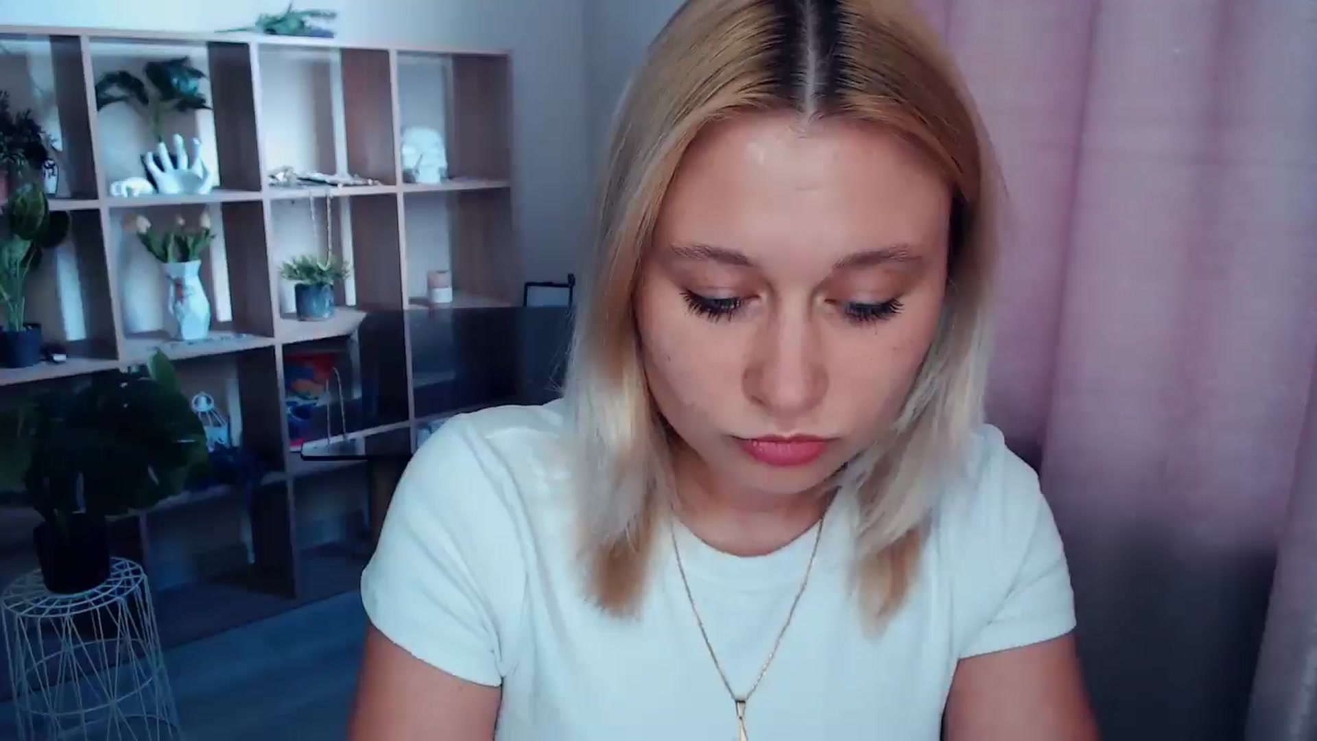 Gallery image thumbnail from Kukla_kolduna's myfreecams stream on, 05/21/2025, 16:34 image 7 of 20