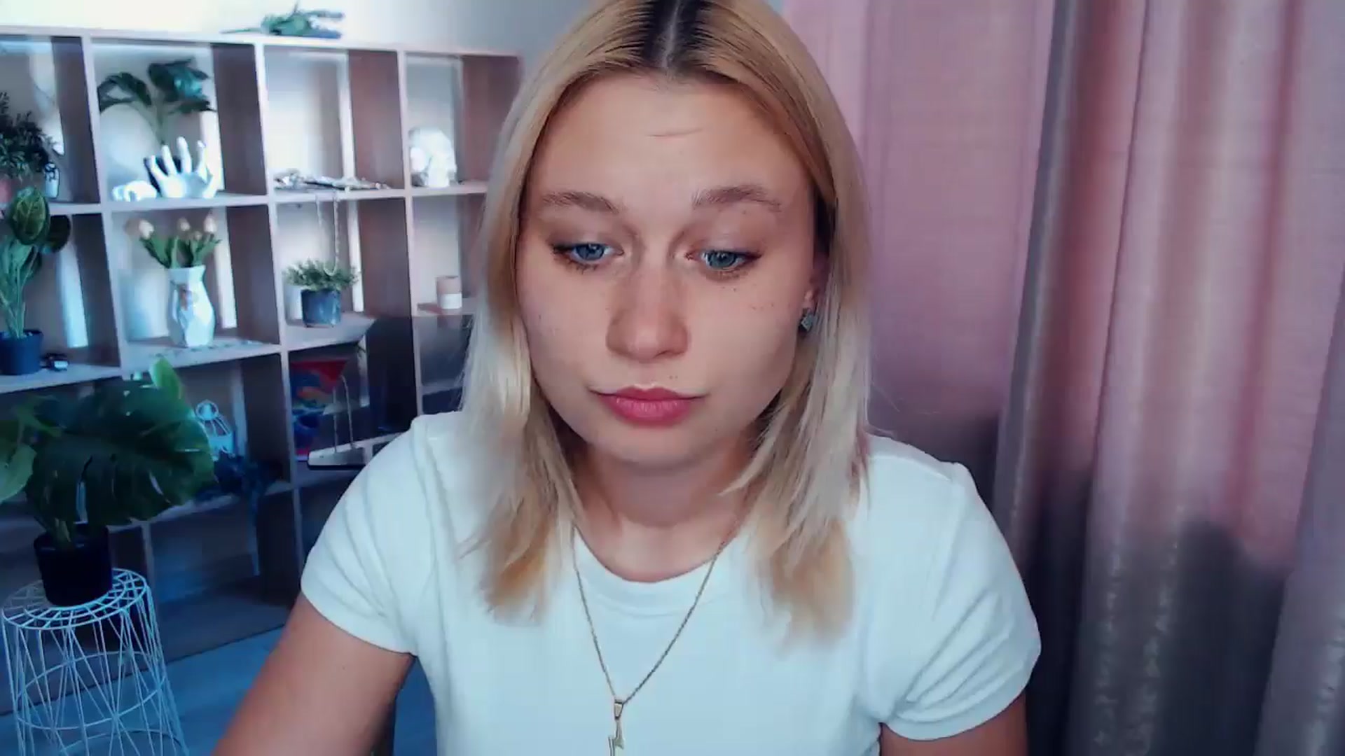 Gallery image thumbnail from Kukla_kolduna's myfreecams stream on, 05/21/2025, 16:34 image 12 of 20