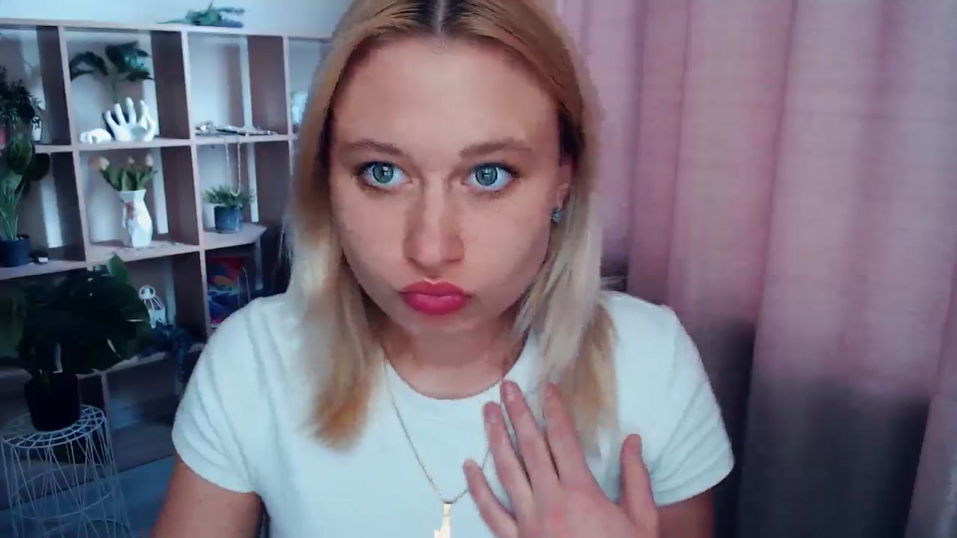 Gallery image thumbnail from Kukla_kolduna's myfreecams stream on, 05/21/2025, 16:34 image 4 of 20
