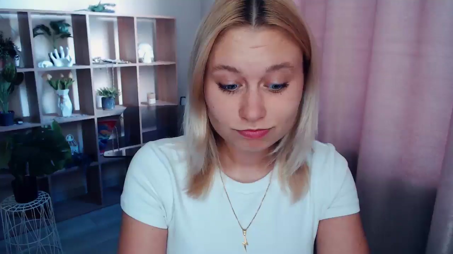 Gallery image thumbnail from Kukla_kolduna's myfreecams stream on, 05/21/2025, 16:34 image 9 of 20