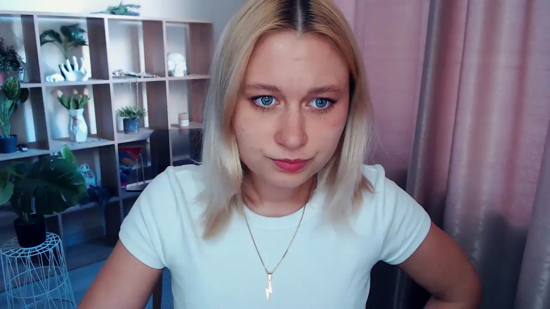 Gallery image thumbnail from Kukla_kolduna's myfreecams stream on, 05/21/2025, 16:34 image 17 of 20