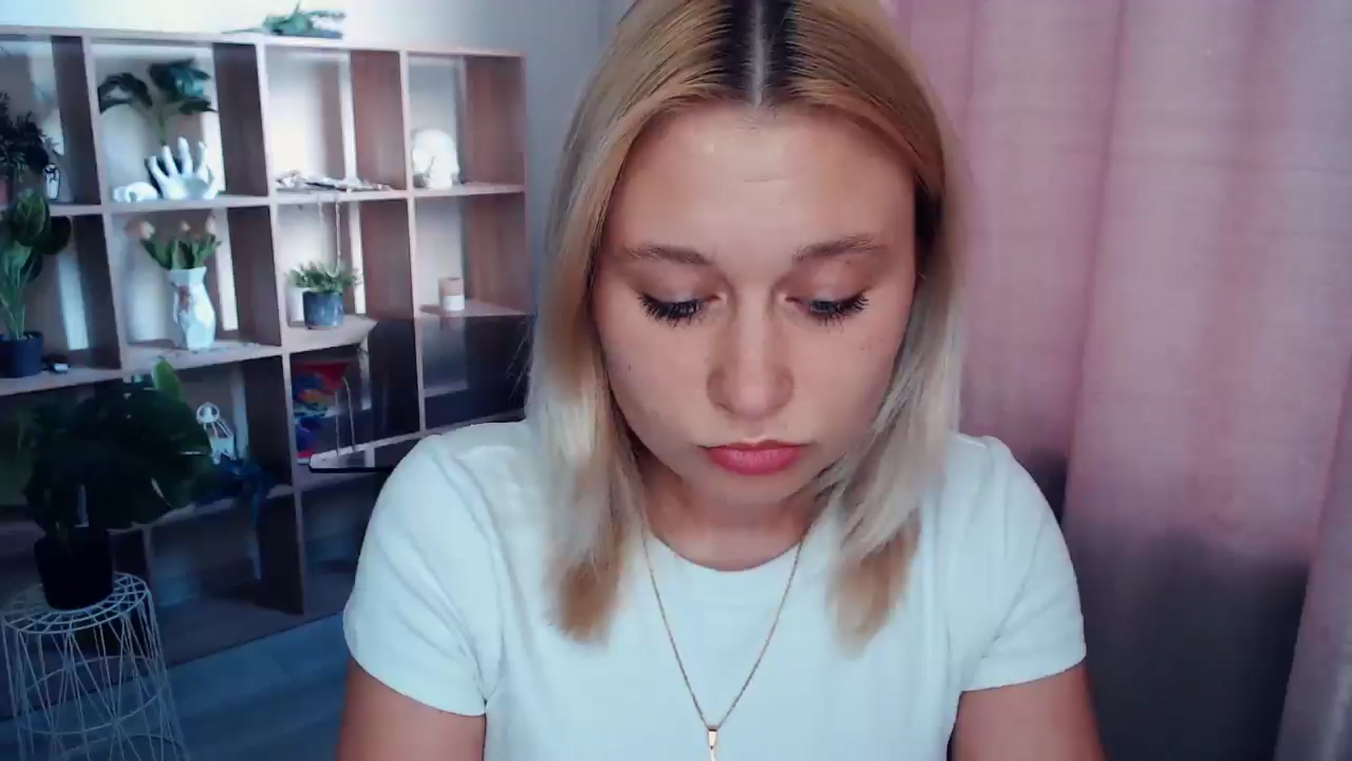 Gallery image thumbnail from Kukla_kolduna's myfreecams stream on, 05/21/2025, 16:34 image 6 of 20