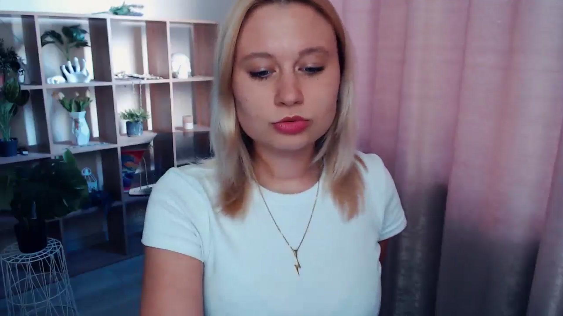 Gallery image thumbnail from Kukla_kolduna's myfreecams stream on, 05/21/2025, 16:34 image 8 of 20