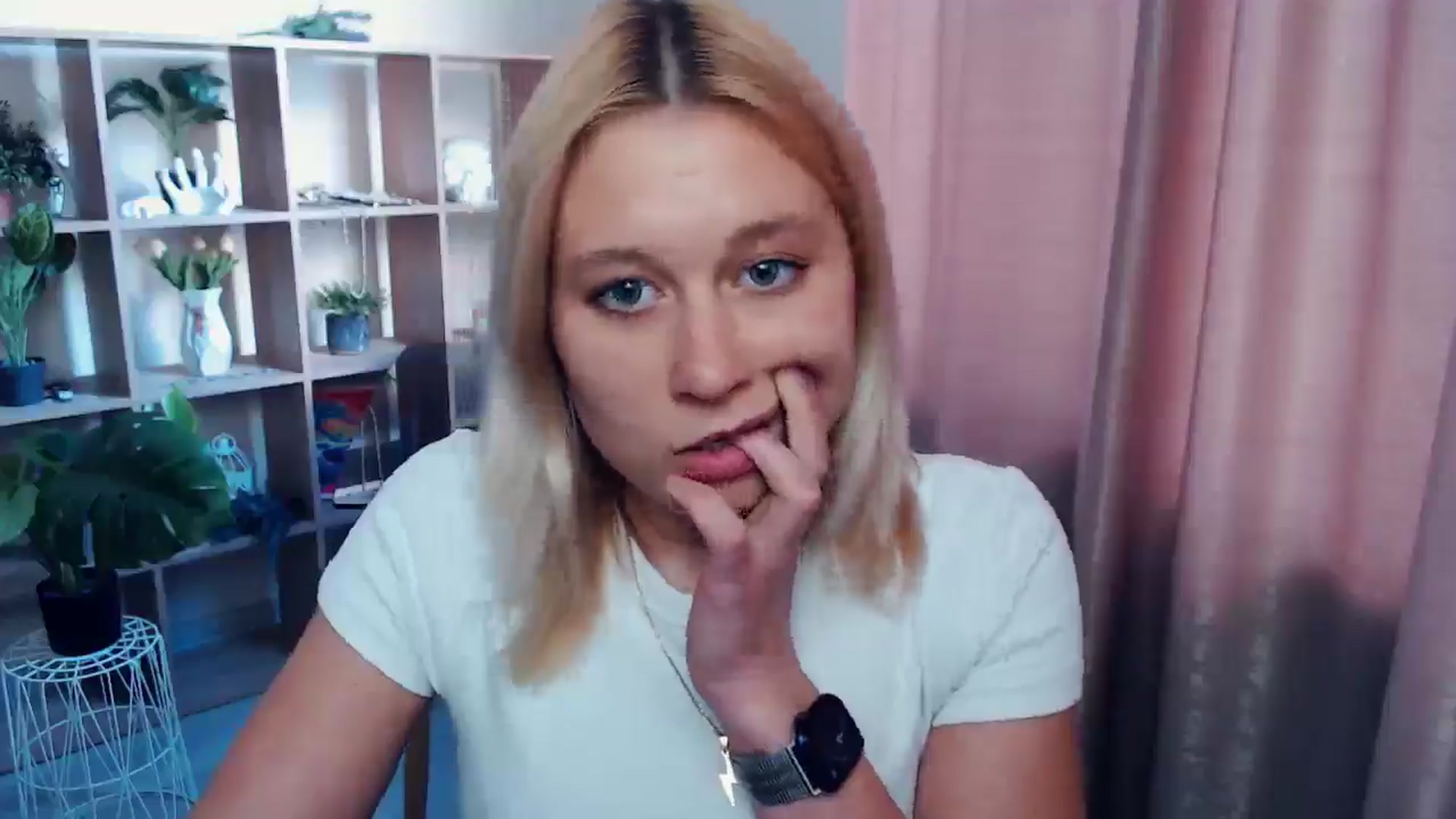 Gallery image thumbnail from Kukla_kolduna's myfreecams stream on, 05/21/2025, 16:34 image 20 of 20