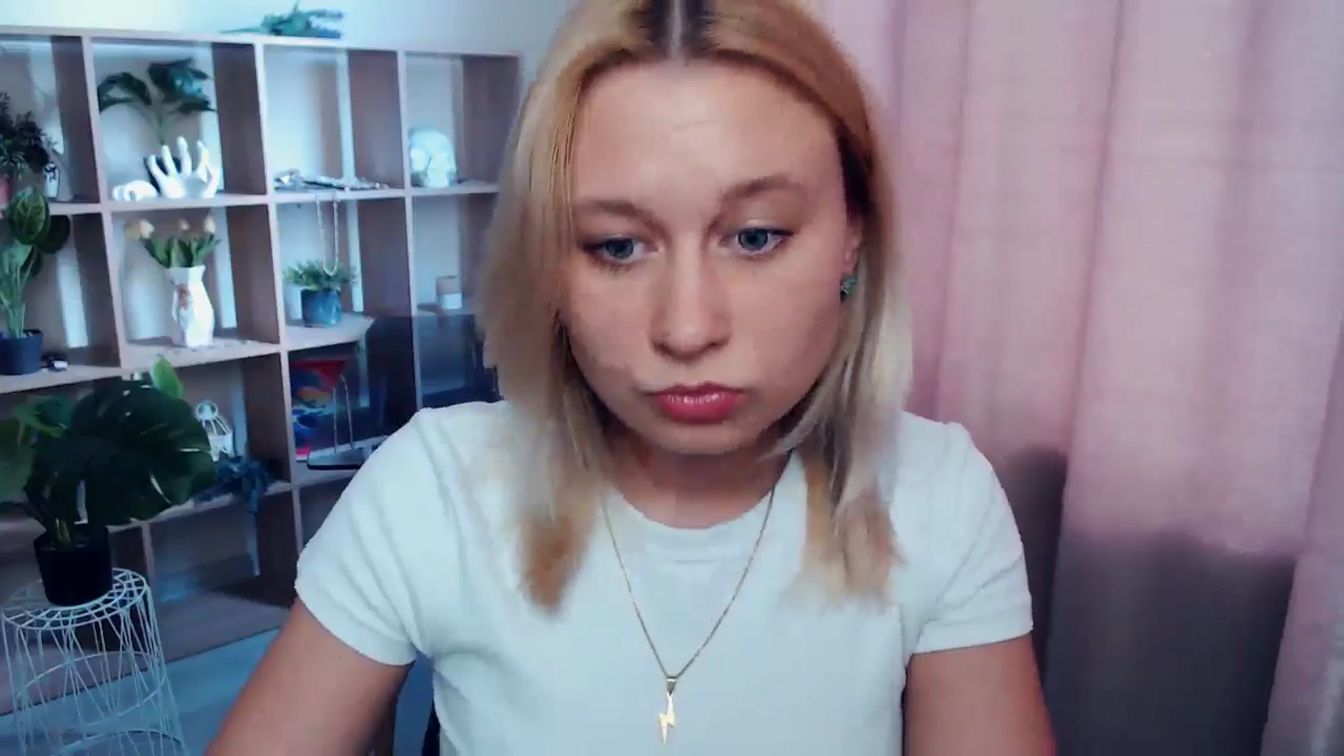 Gallery image thumbnail from Kukla_kolduna's myfreecams stream on, 05/21/2025, 16:34 image 2 of 20