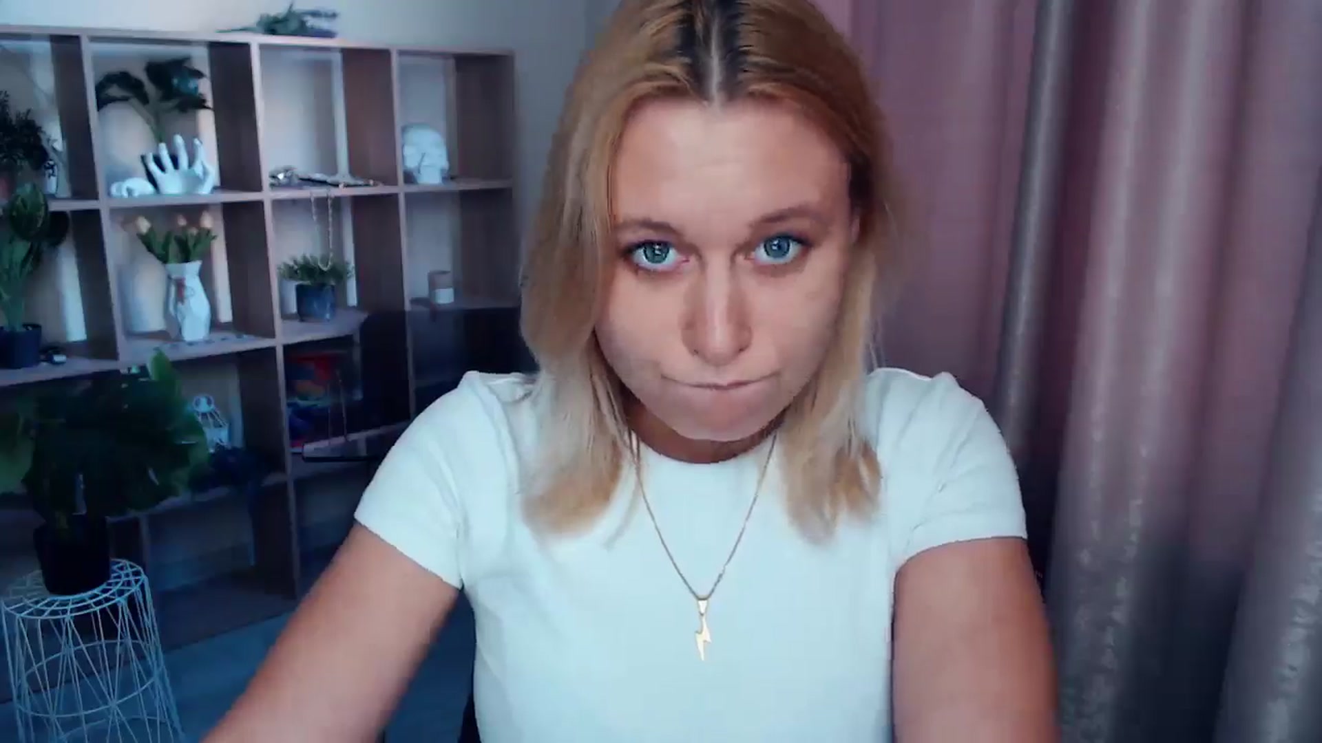 Gallery image thumbnail from Kukla_kolduna's myfreecams stream on, 05/21/2025, 18:11 image 8 of 20