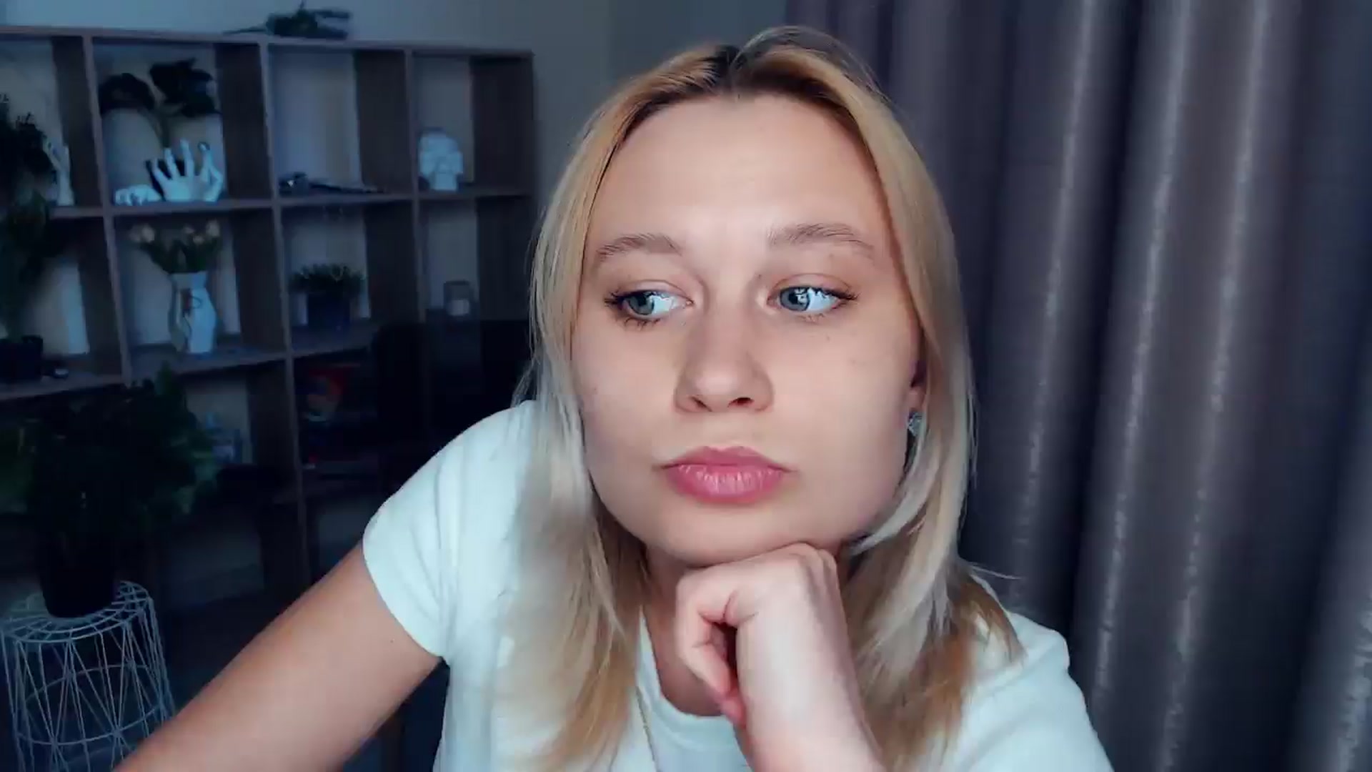 Gallery image thumbnail from Kukla_kolduna's myfreecams stream on, 05/21/2025, 18:11 image 16 of 20