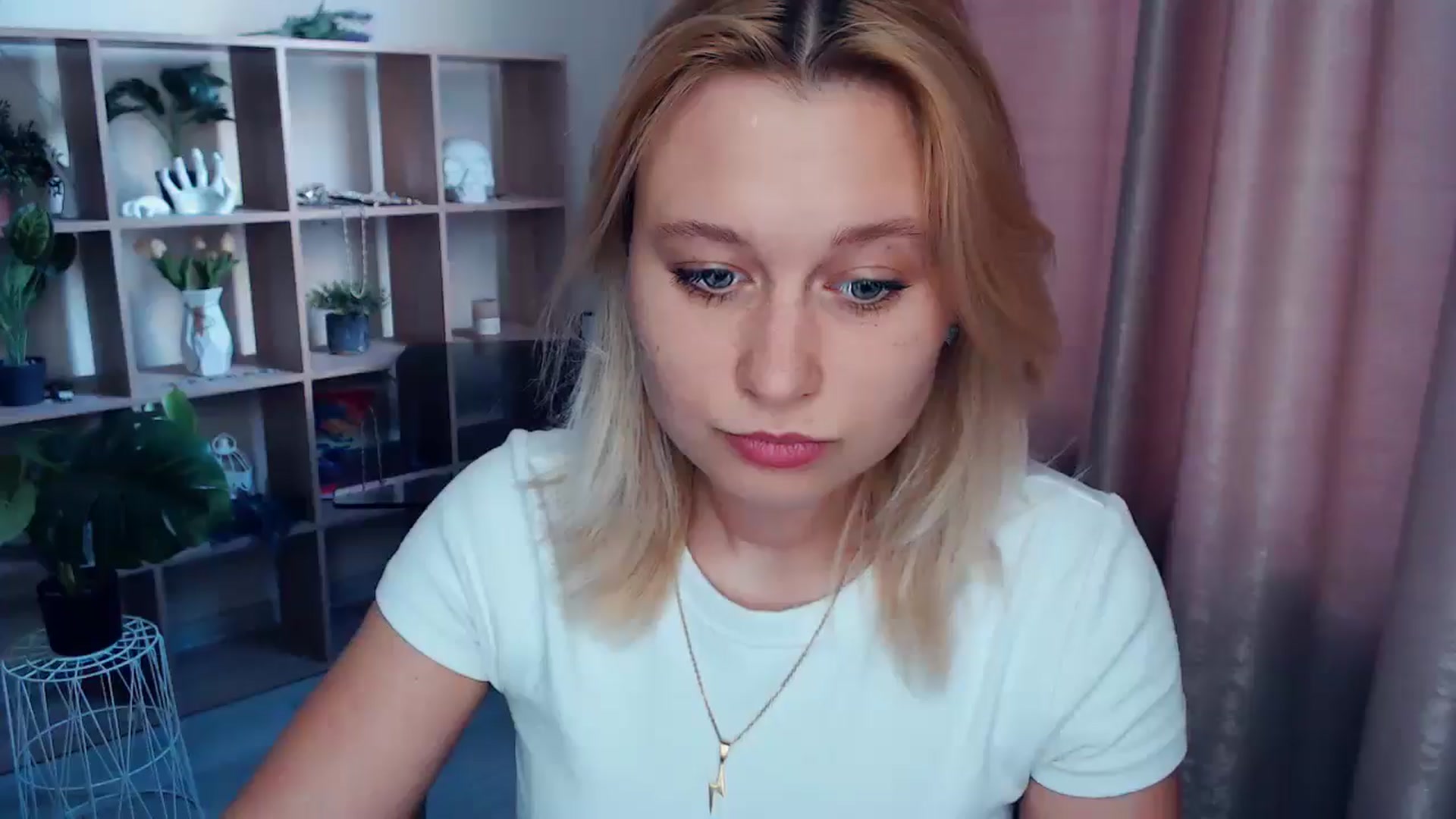 Gallery image thumbnail from Kukla_kolduna's myfreecams stream on, 05/21/2025, 18:11 image 4 of 20