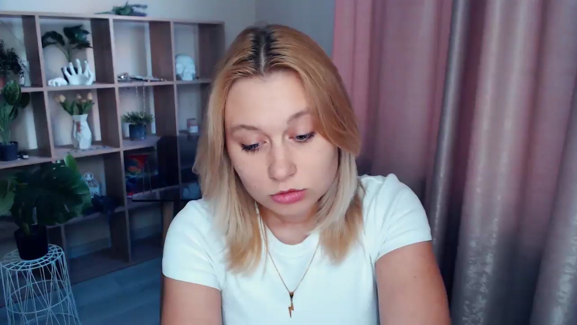 Gallery image thumbnail from Kukla_kolduna's myfreecams stream on, 05/21/2025, 18:11 image 10 of 20