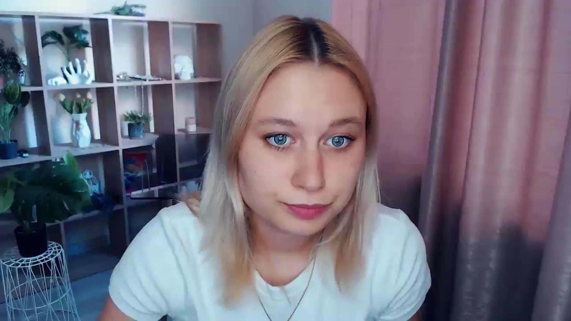 Gallery image thumbnail from Kukla_kolduna's myfreecams stream on, 05/21/2025, 18:11 image 1 of 20