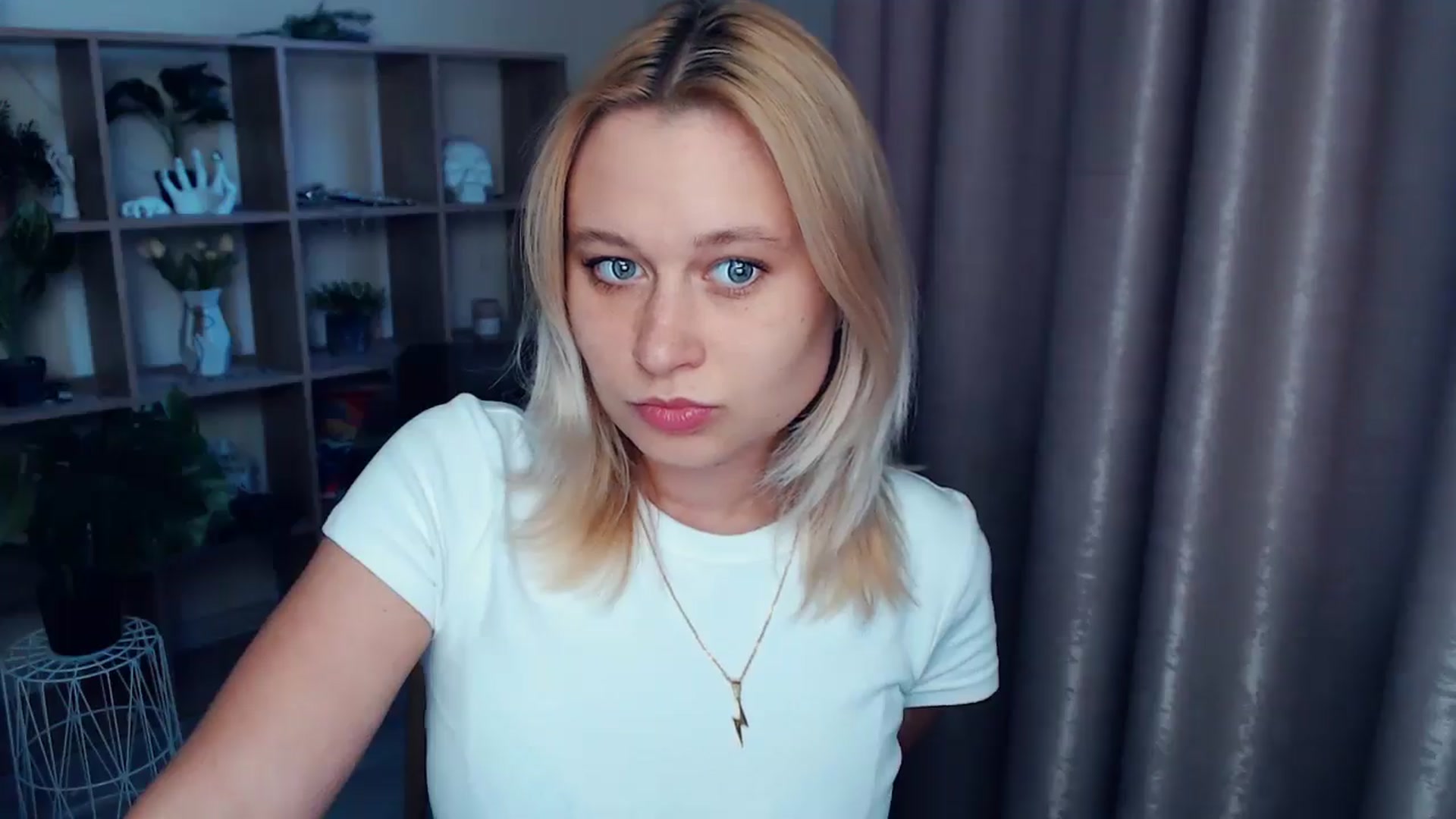 Gallery image thumbnail from Kukla_kolduna's myfreecams stream on, 05/21/2025, 18:11 image 15 of 20