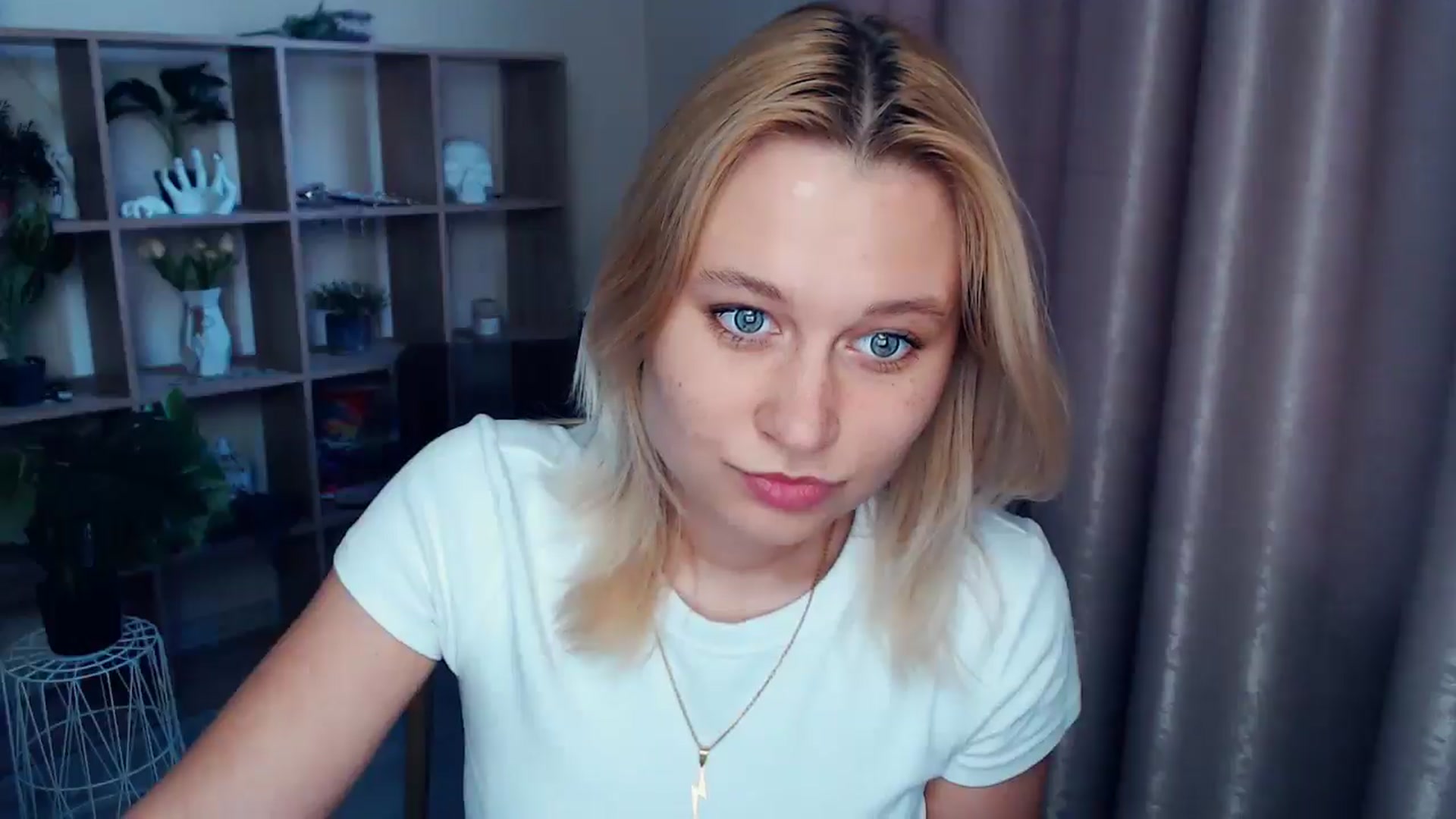 Gallery image thumbnail from Kukla_kolduna's myfreecams stream on, 05/21/2025, 18:11 image 13 of 20