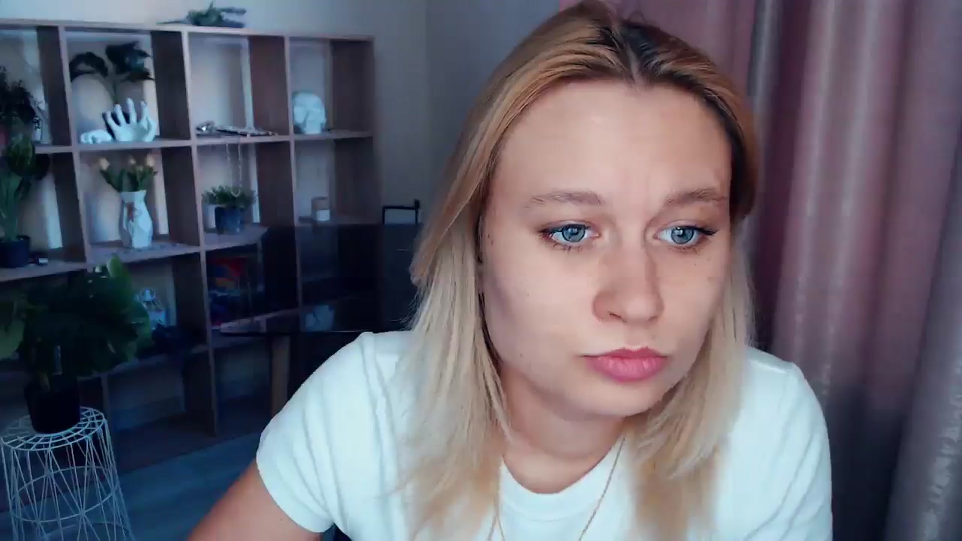 Gallery image thumbnail from Kukla_kolduna's myfreecams stream on, 05/21/2025, 18:11 image 9 of 20