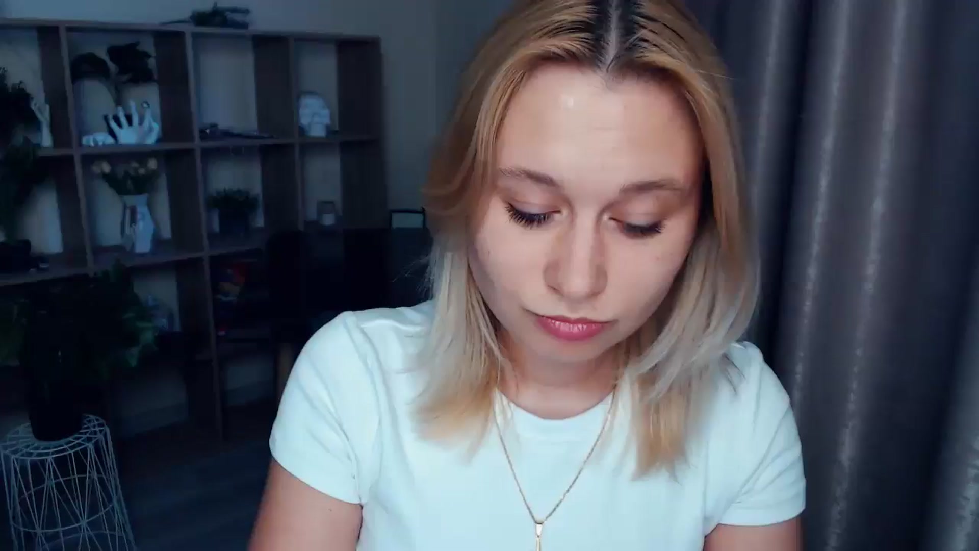 Gallery image thumbnail from Kukla_kolduna's myfreecams stream on, 05/21/2025, 18:11 image 17 of 20