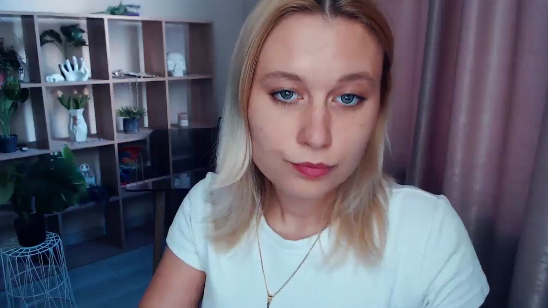 Gallery image thumbnail from Kukla_kolduna's myfreecams stream on, 05/21/2025, 18:11 image 6 of 20