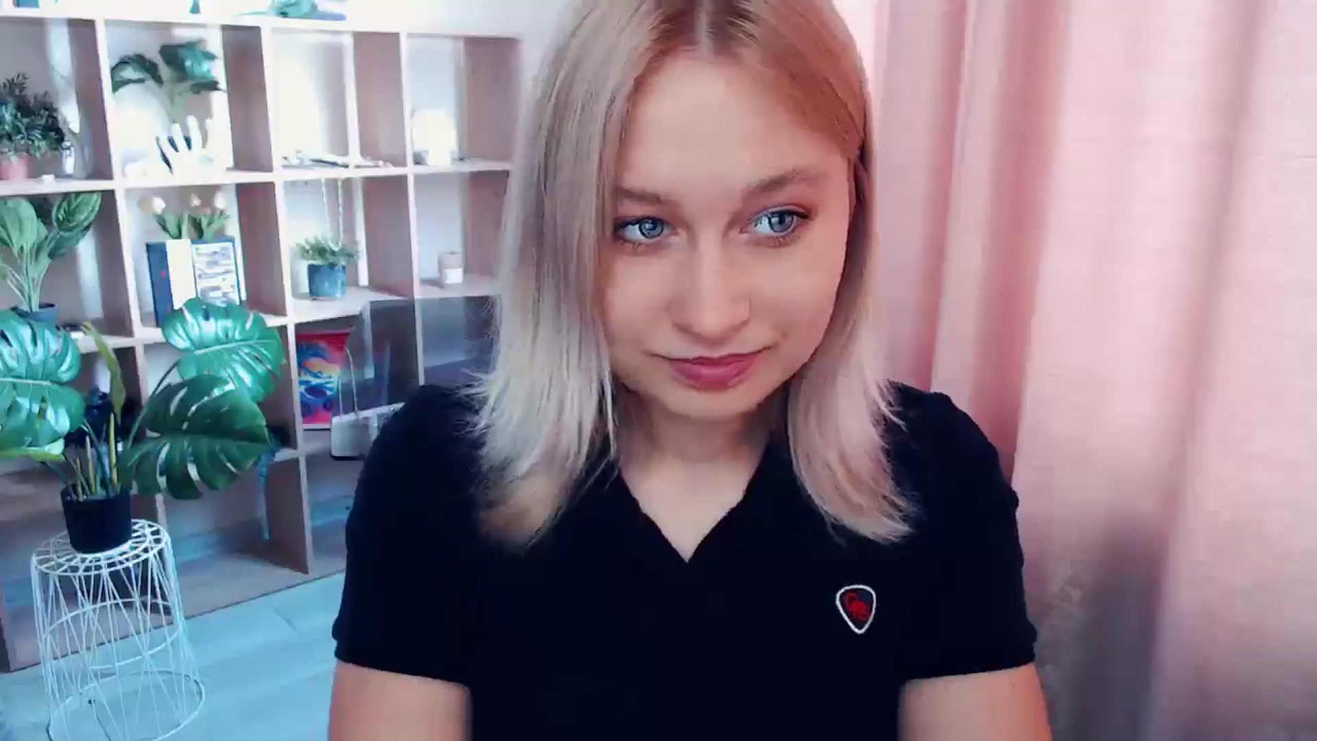 Gallery image thumbnail from Kukla_kolduna's myfreecams stream on, 05/24/2025, 10:37 image 8 of 20