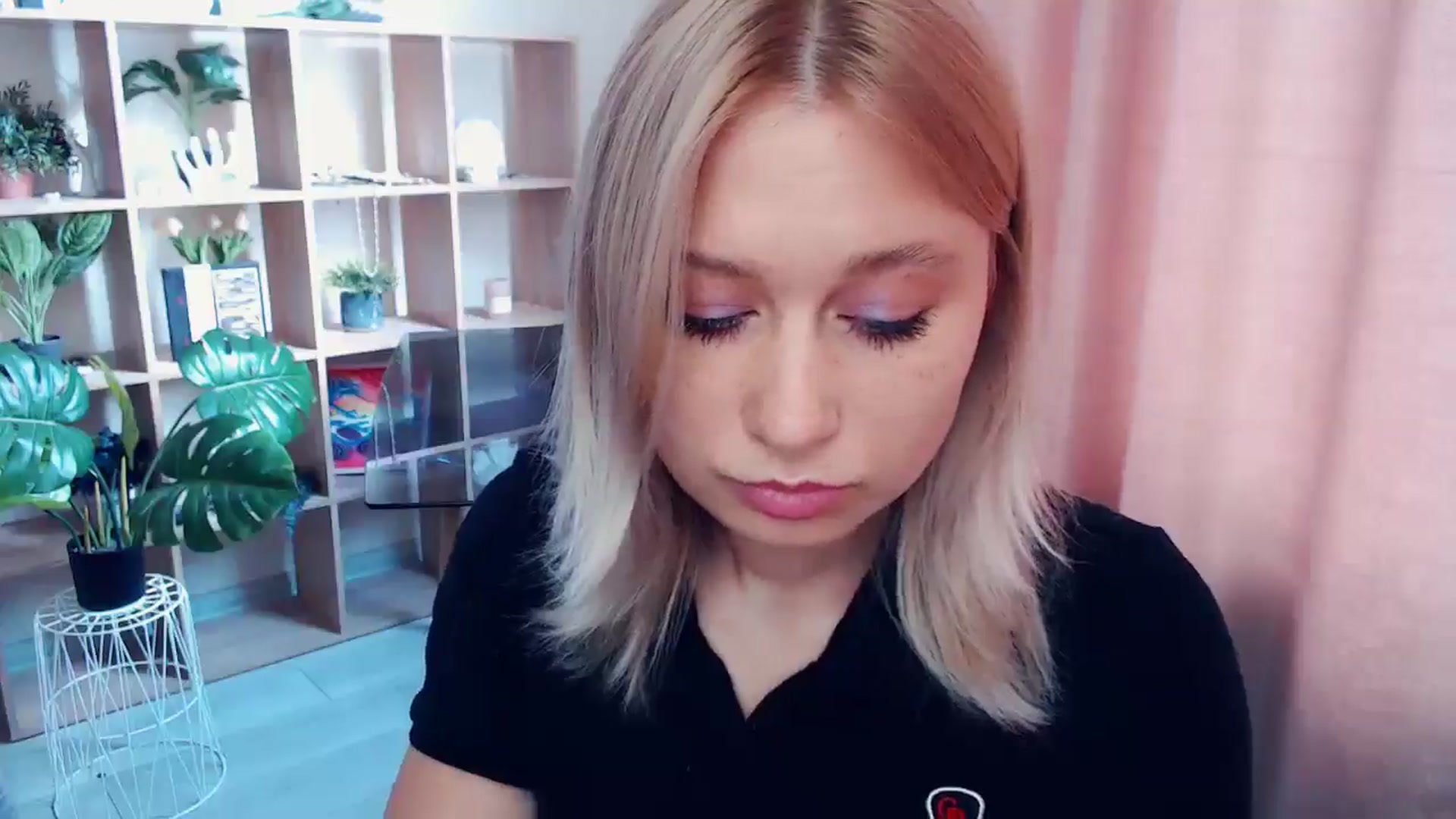 Gallery image thumbnail from Kukla_kolduna's myfreecams stream on, 05/24/2025, 10:37 image 6 of 20