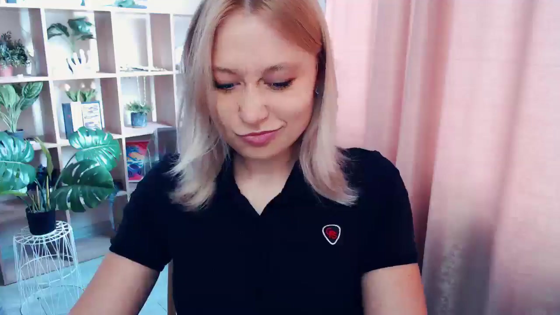 Gallery image thumbnail from Kukla_kolduna's myfreecams stream on, 05/24/2025, 10:37 image 7 of 20