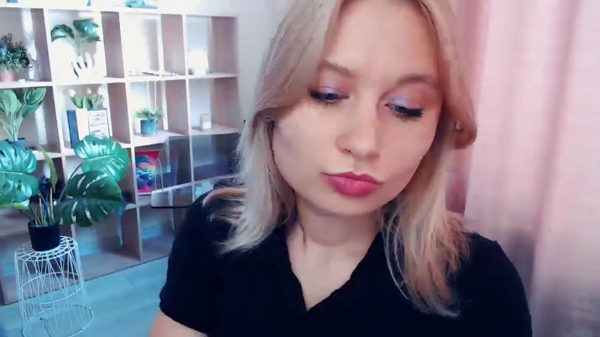 Gallery image thumbnail from Kukla_kolduna's myfreecams stream on, 05/24/2025, 10:37 image 13 of 20