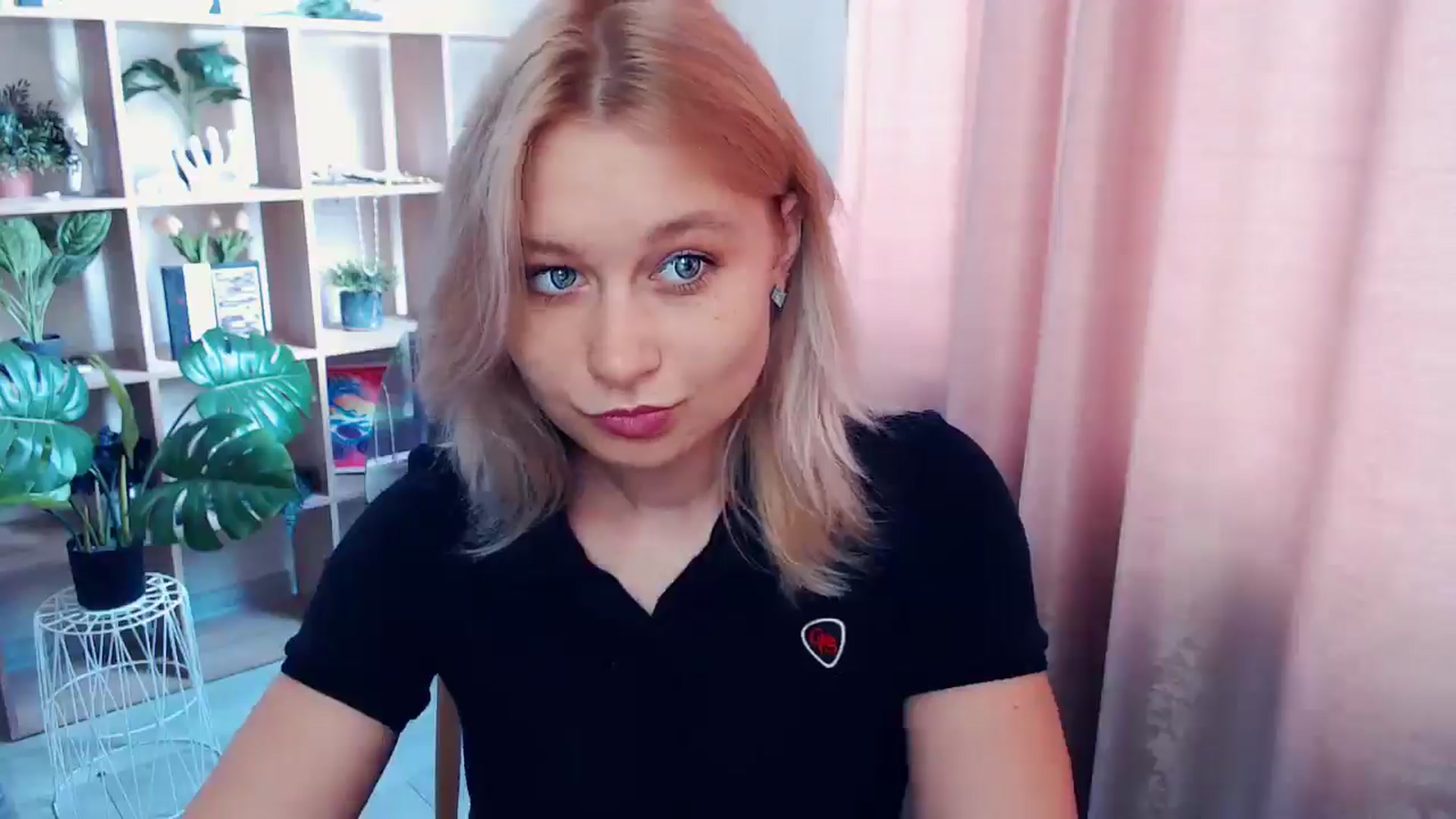 Gallery image thumbnail from Kukla_kolduna's myfreecams stream on, 05/24/2025, 10:37 image 11 of 20