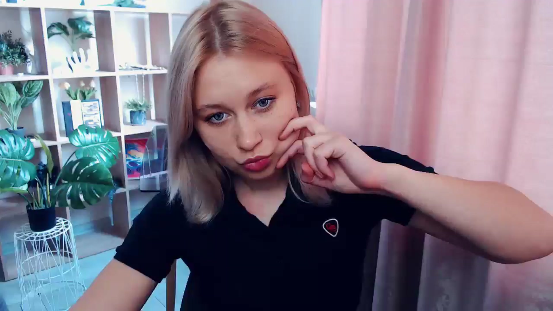 Gallery image thumbnail from Kukla_kolduna's myfreecams stream on, 05/24/2025, 10:37 image 16 of 20