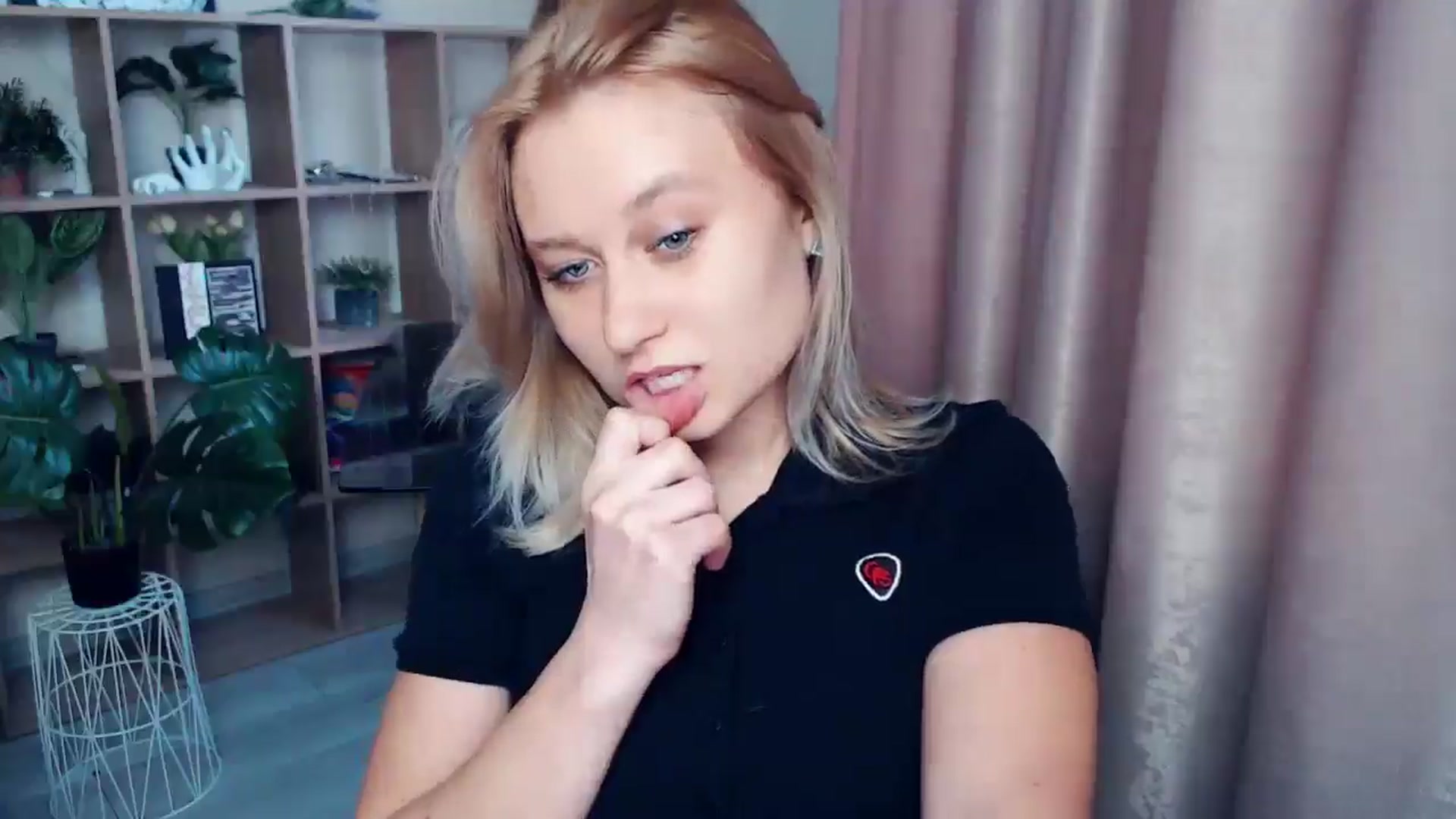 Gallery image thumbnail from Kukla_kolduna's myfreecams stream on, 05/24/2025, 17:00 image 19 of 20