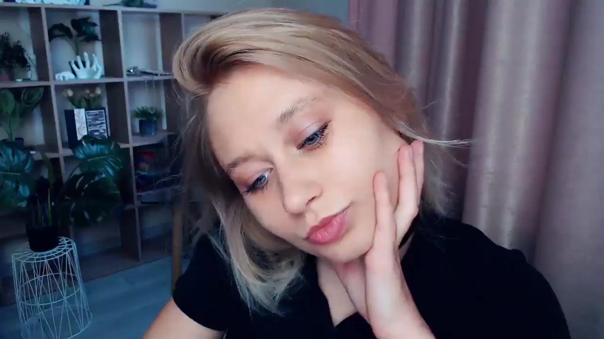 Gallery image thumbnail from Kukla_kolduna's myfreecams stream on, 05/24/2025, 17:00 image 9 of 20
