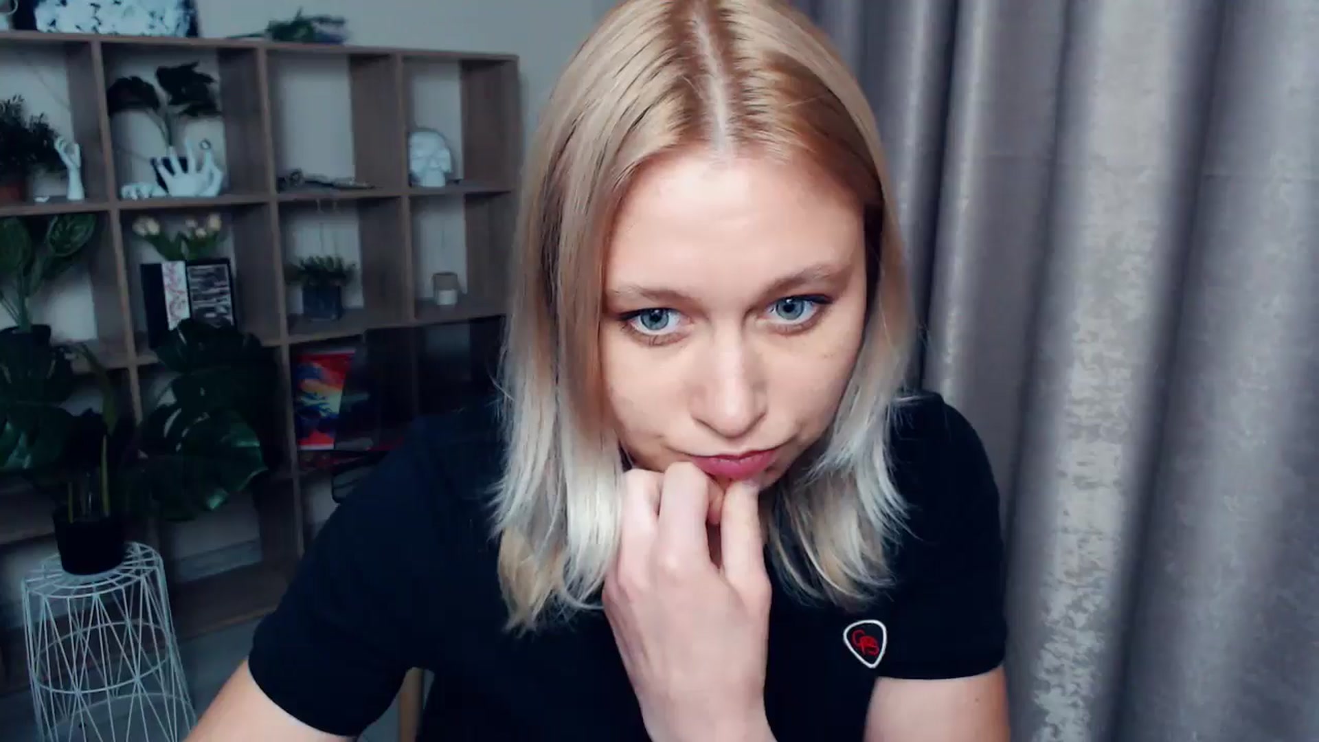 Gallery image thumbnail from Kukla_kolduna's myfreecams stream on, 05/24/2025, 18:15 image 18 of 20