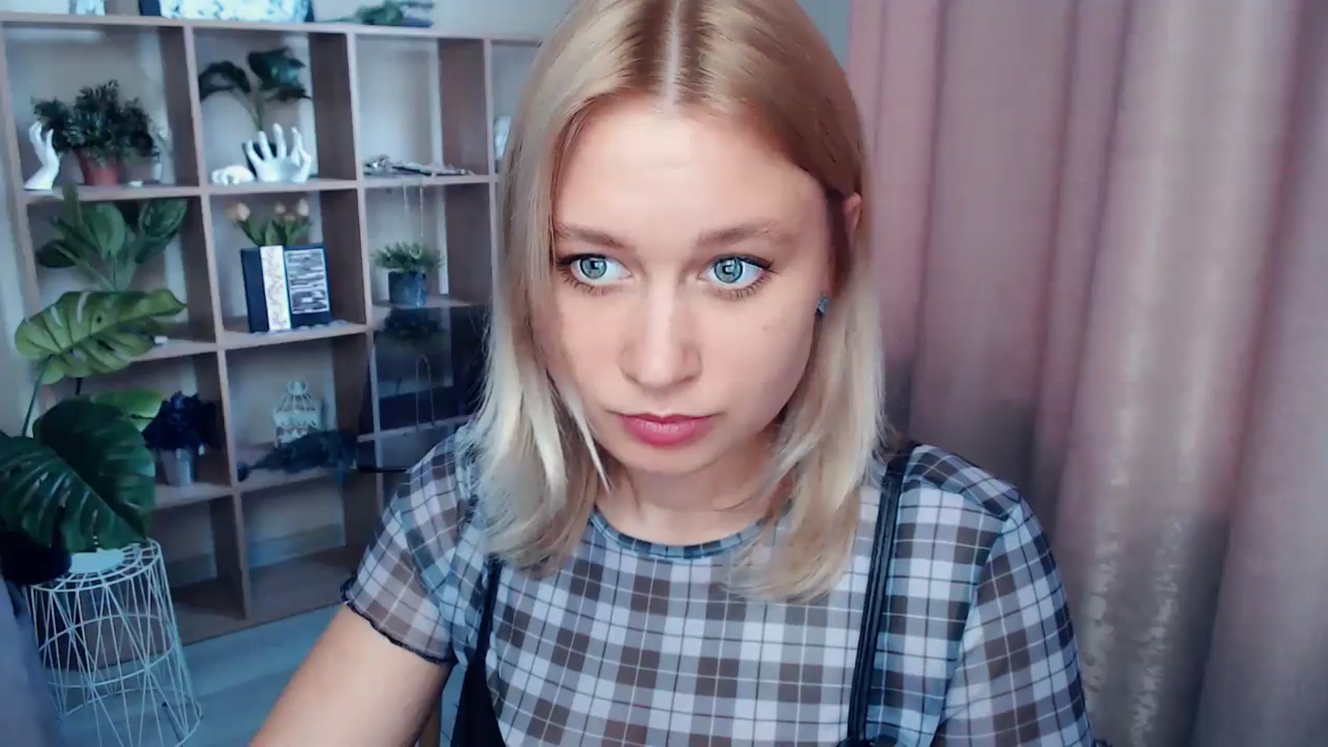 Gallery image thumbnail from Kukla_kolduna's myfreecams stream on, 05/25/2025, 16:18 image 3 of 20