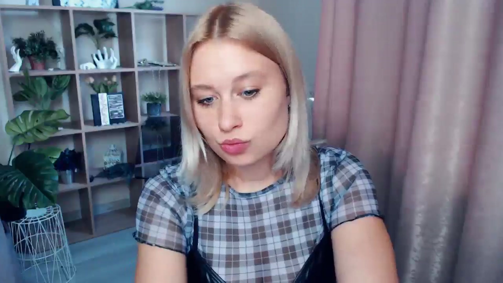Gallery image thumbnail from Kukla_kolduna's myfreecams stream on, 05/25/2025, 16:18 image 8 of 20
