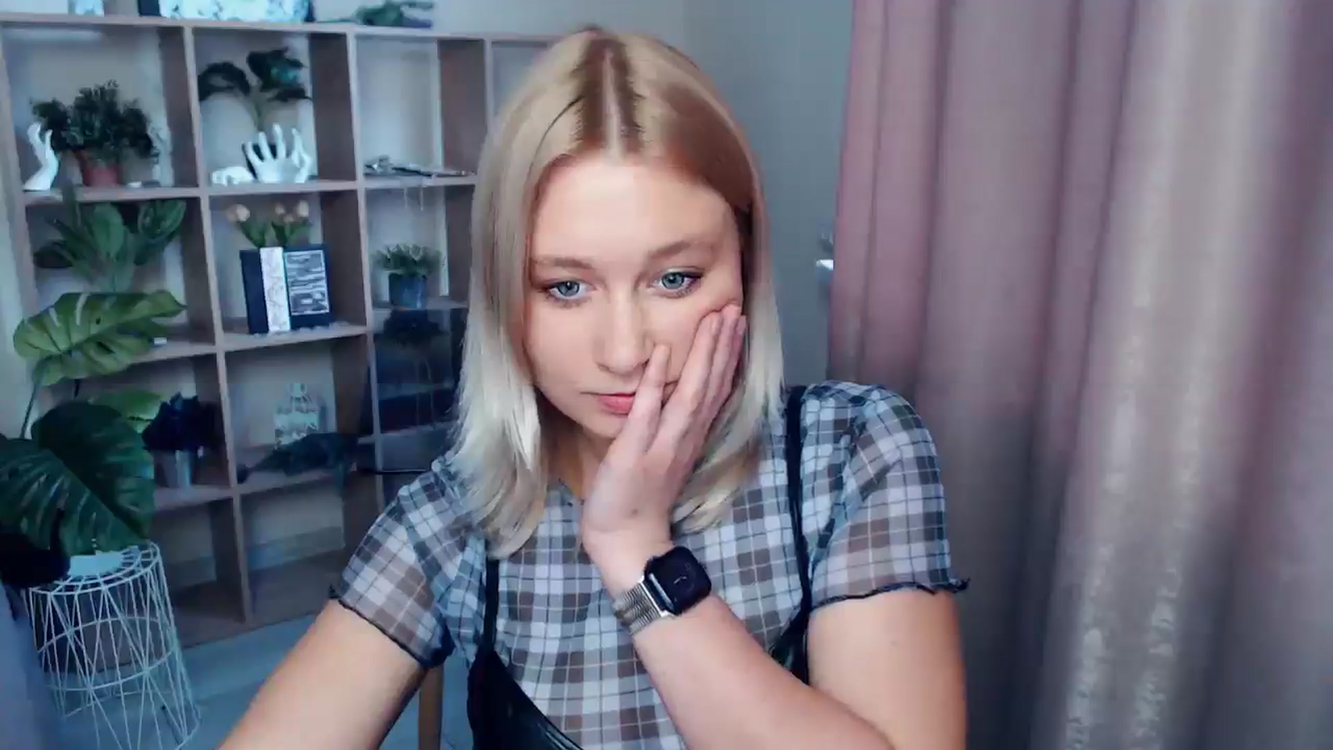 Gallery image thumbnail from Kukla_kolduna's myfreecams stream on, 05/25/2025, 16:18 image 17 of 20