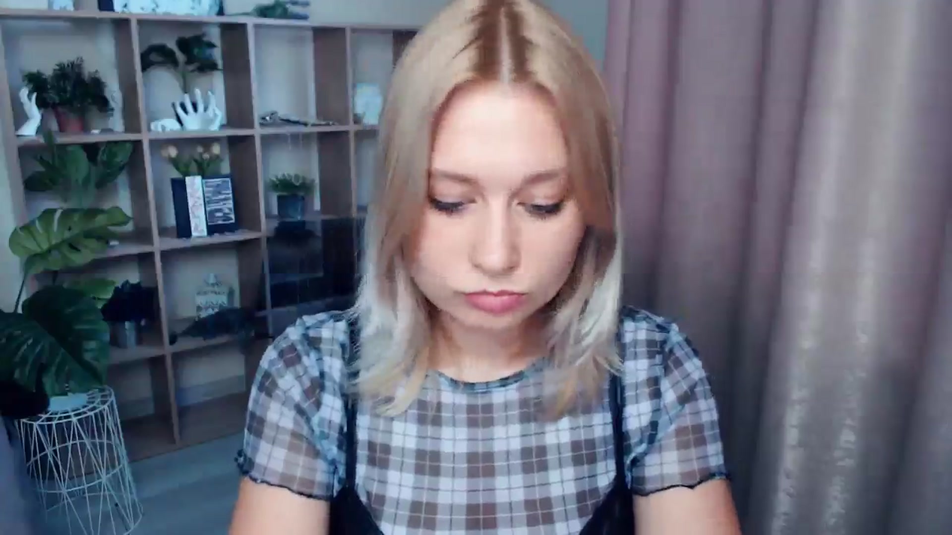 Gallery image thumbnail from Kukla_kolduna's myfreecams stream on, 05/25/2025, 16:18 image 12 of 20