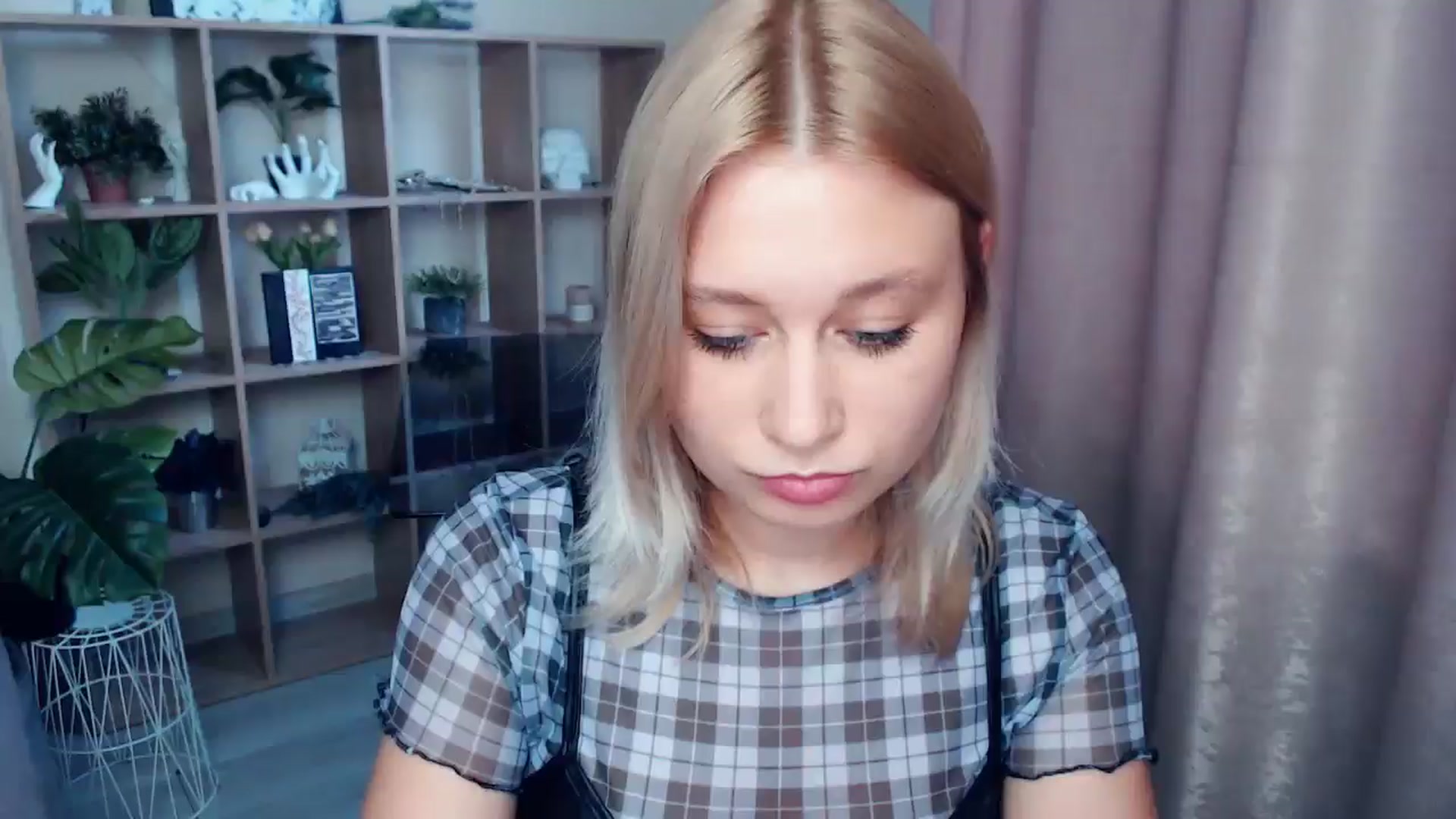 Gallery image thumbnail from Kukla_kolduna's myfreecams stream on, 05/25/2025, 16:18 image 14 of 20