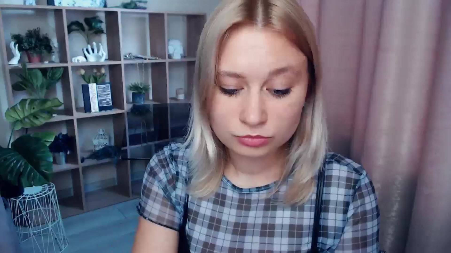 Gallery image thumbnail from Kukla_kolduna's myfreecams stream on, 05/25/2025, 16:18 image 2 of 20