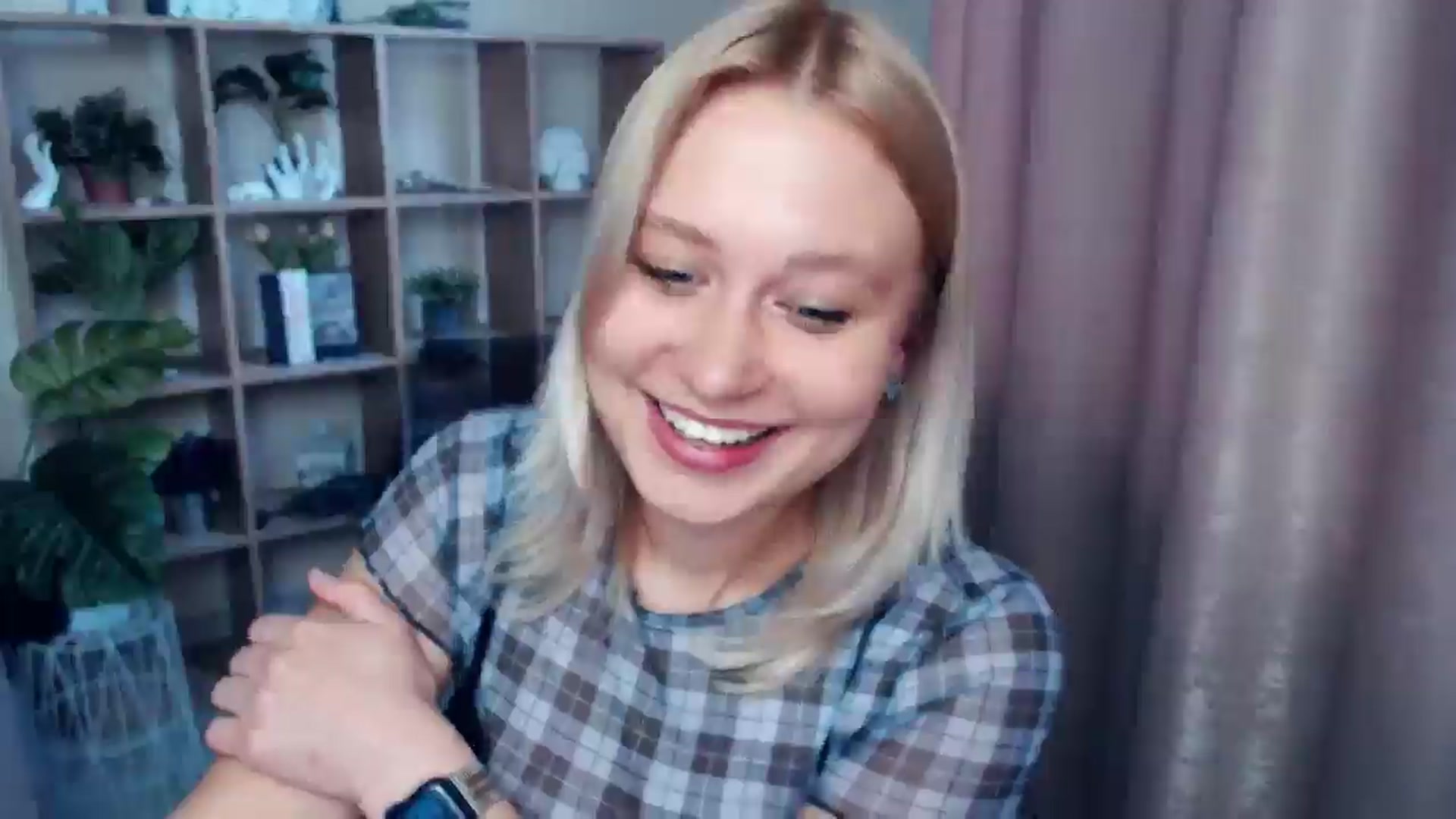 Gallery image thumbnail from Kukla_kolduna's myfreecams stream on, 05/25/2025, 16:18 image 19 of 20